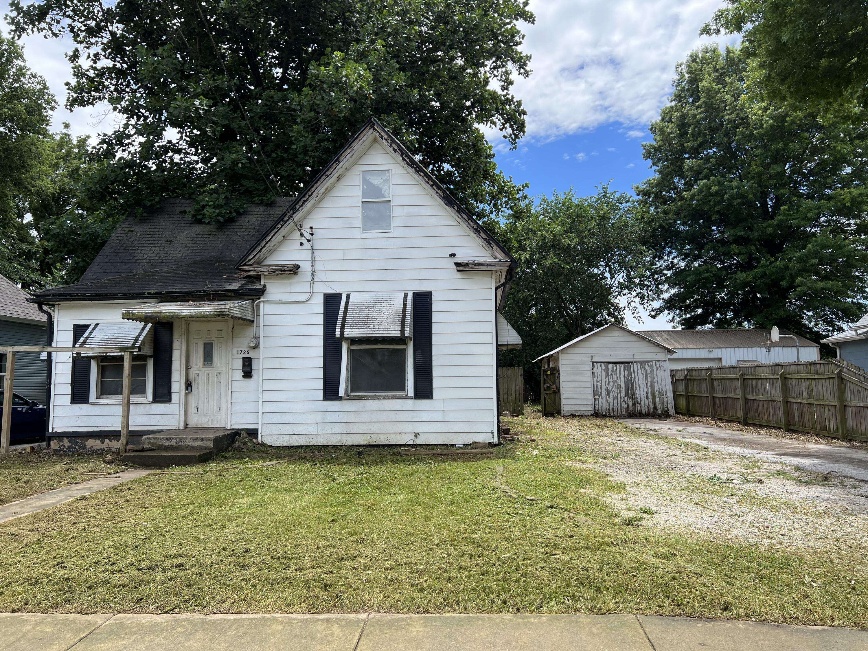 Springfield, MO 65802,1726 W Chestnut ST