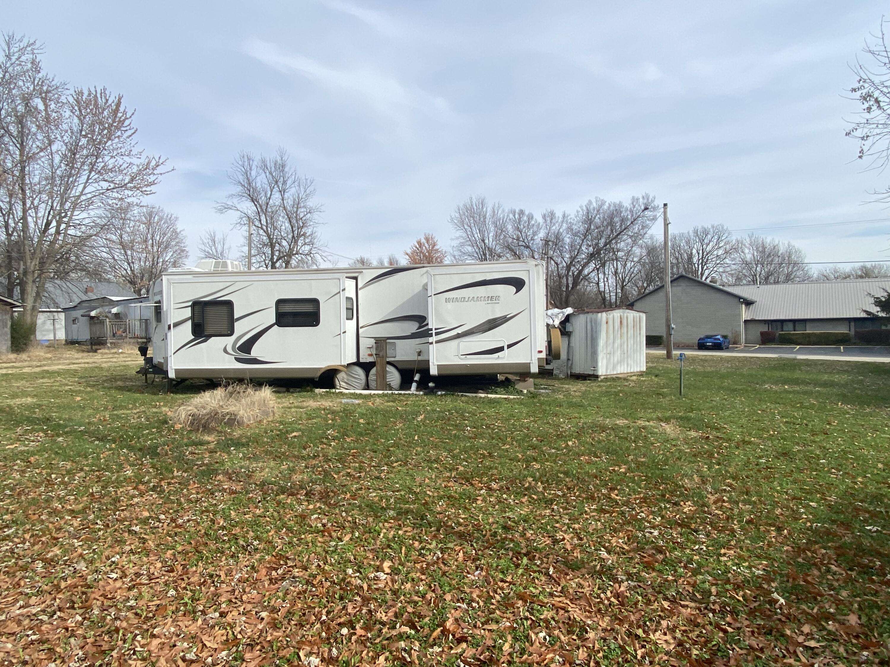 Miller, MO 65707,303 N Davis AVE