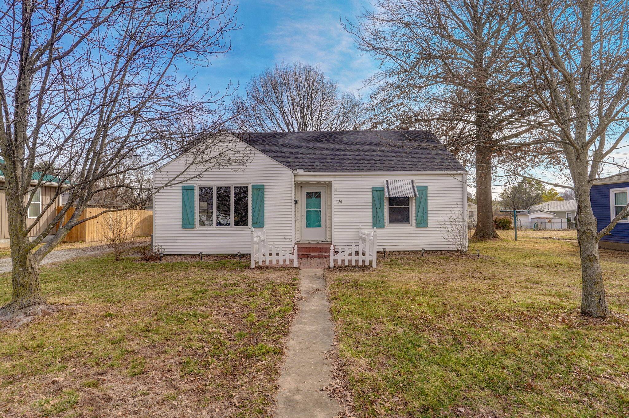 Mt Vernon, MO 65712,936 Sunshine DR