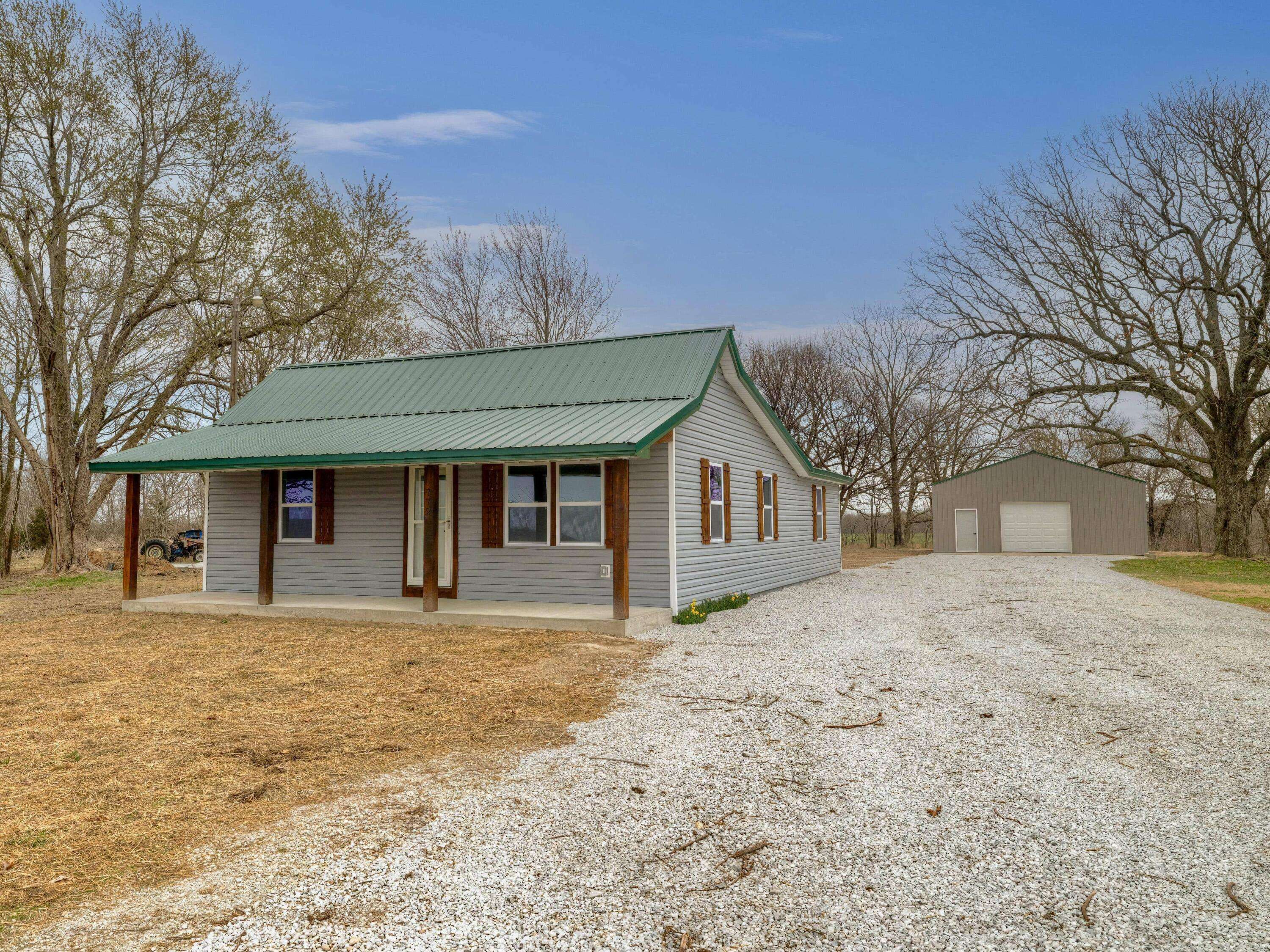 Anderson, MO 64831,772 N Plainview RD