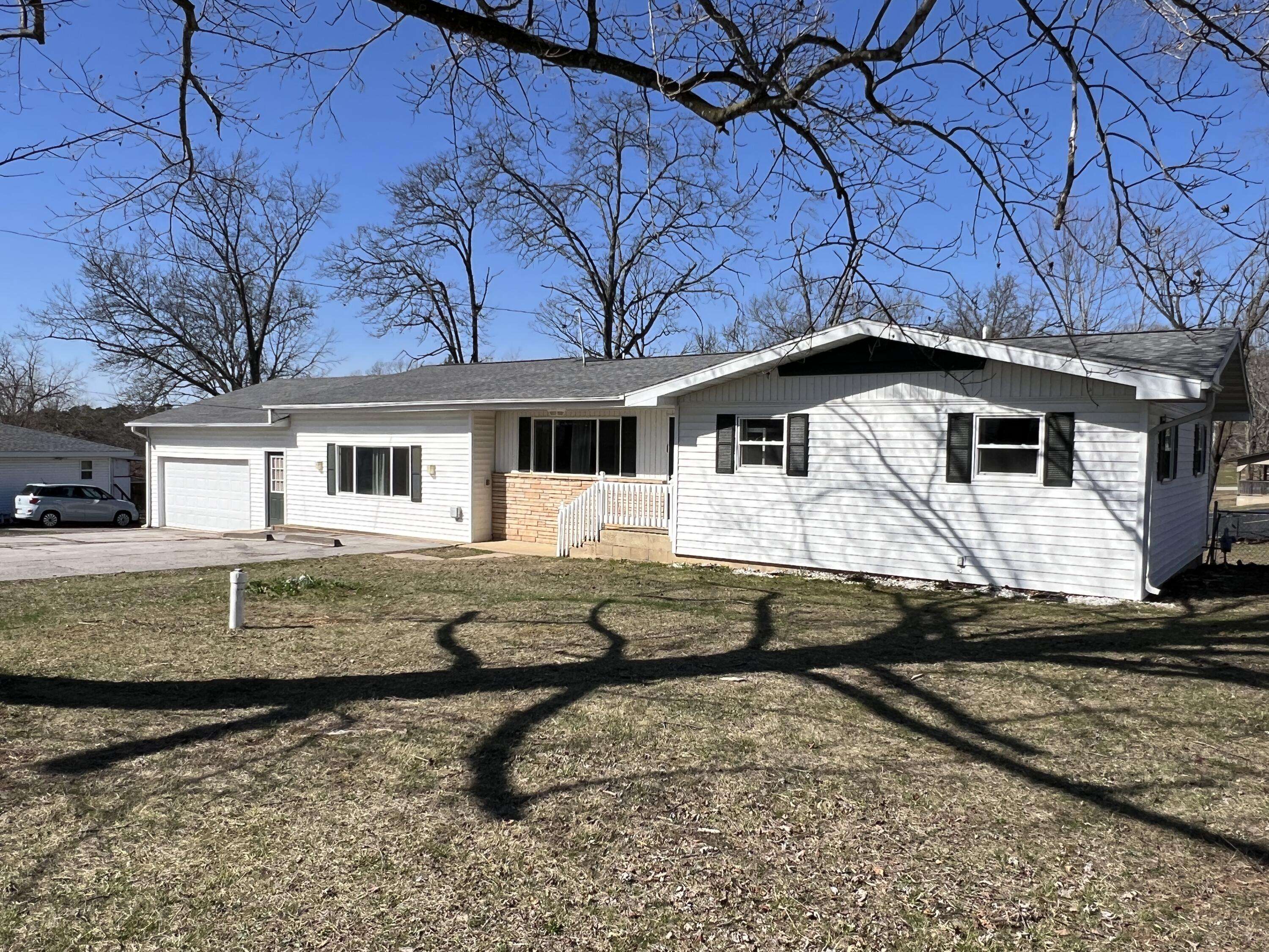 Willow Springs, MO 65793,209 E Tenth ST