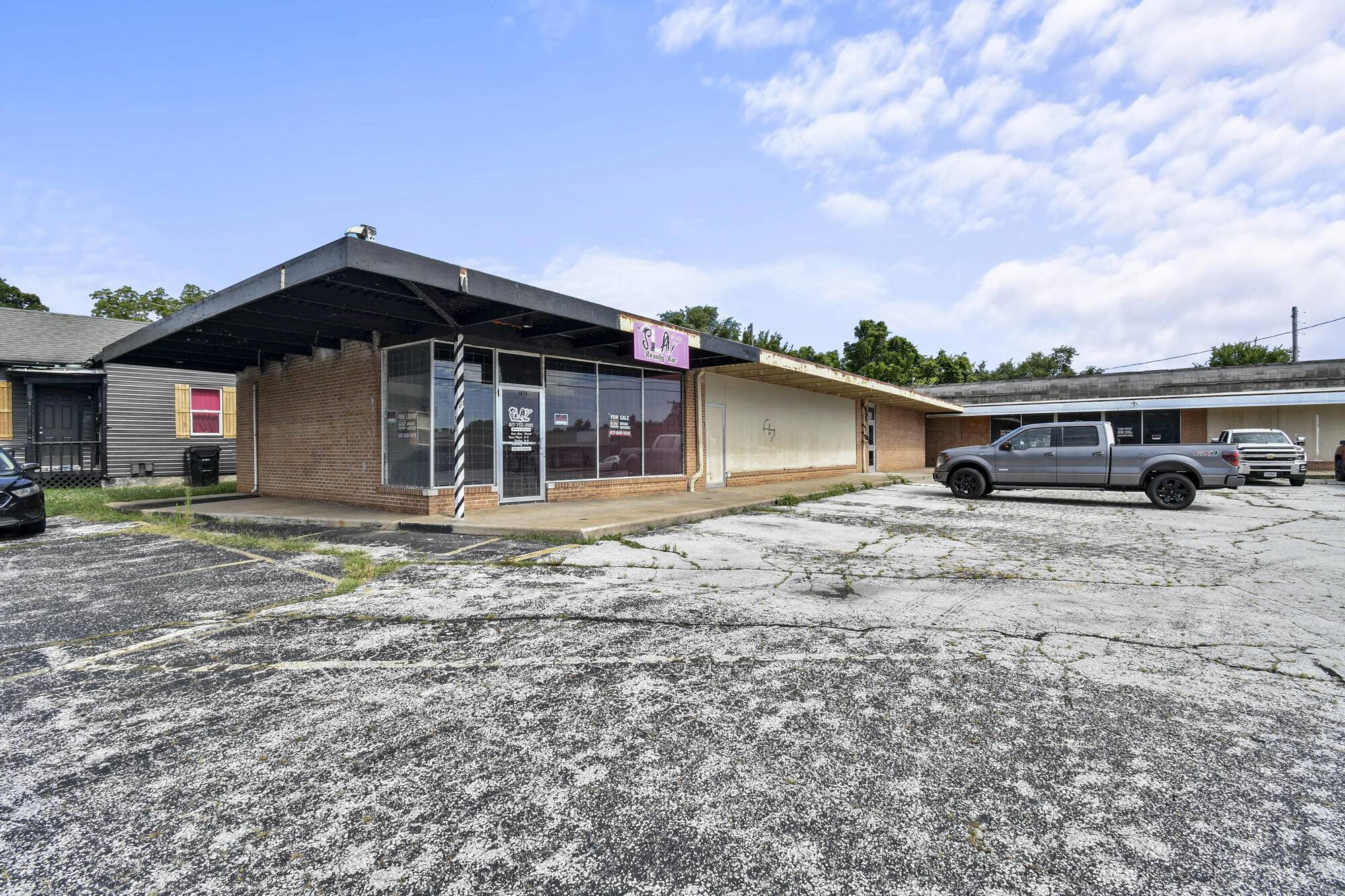 Springfield, MO 65803,1075 E Commercial ST