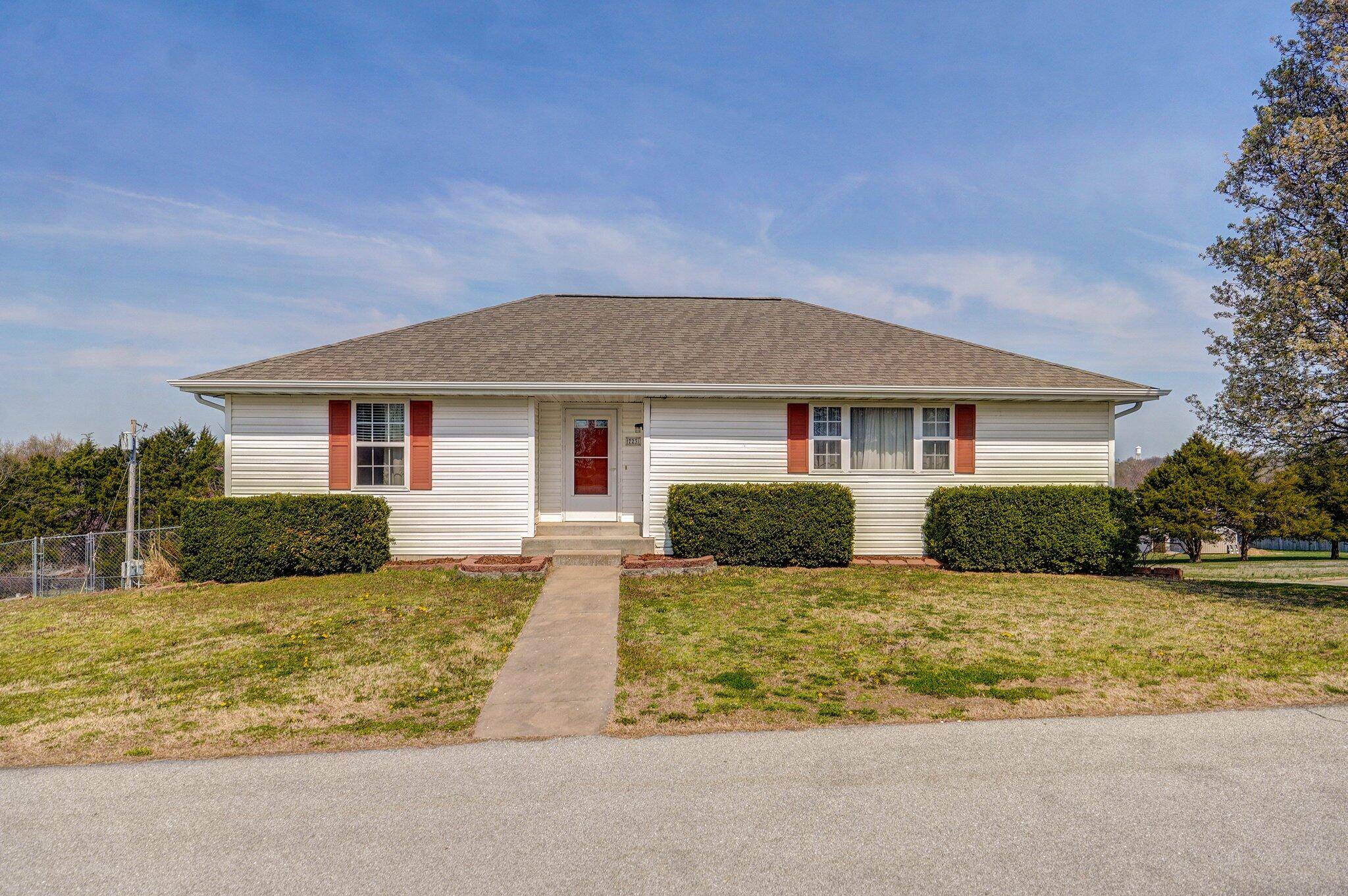 Mt Vernon, MO 65712,723 Rosebriar ST