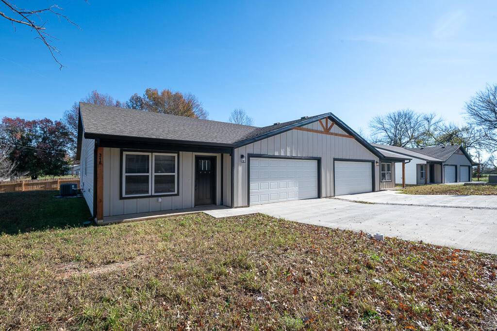 Nixa, MO 65714,316-322 S Market