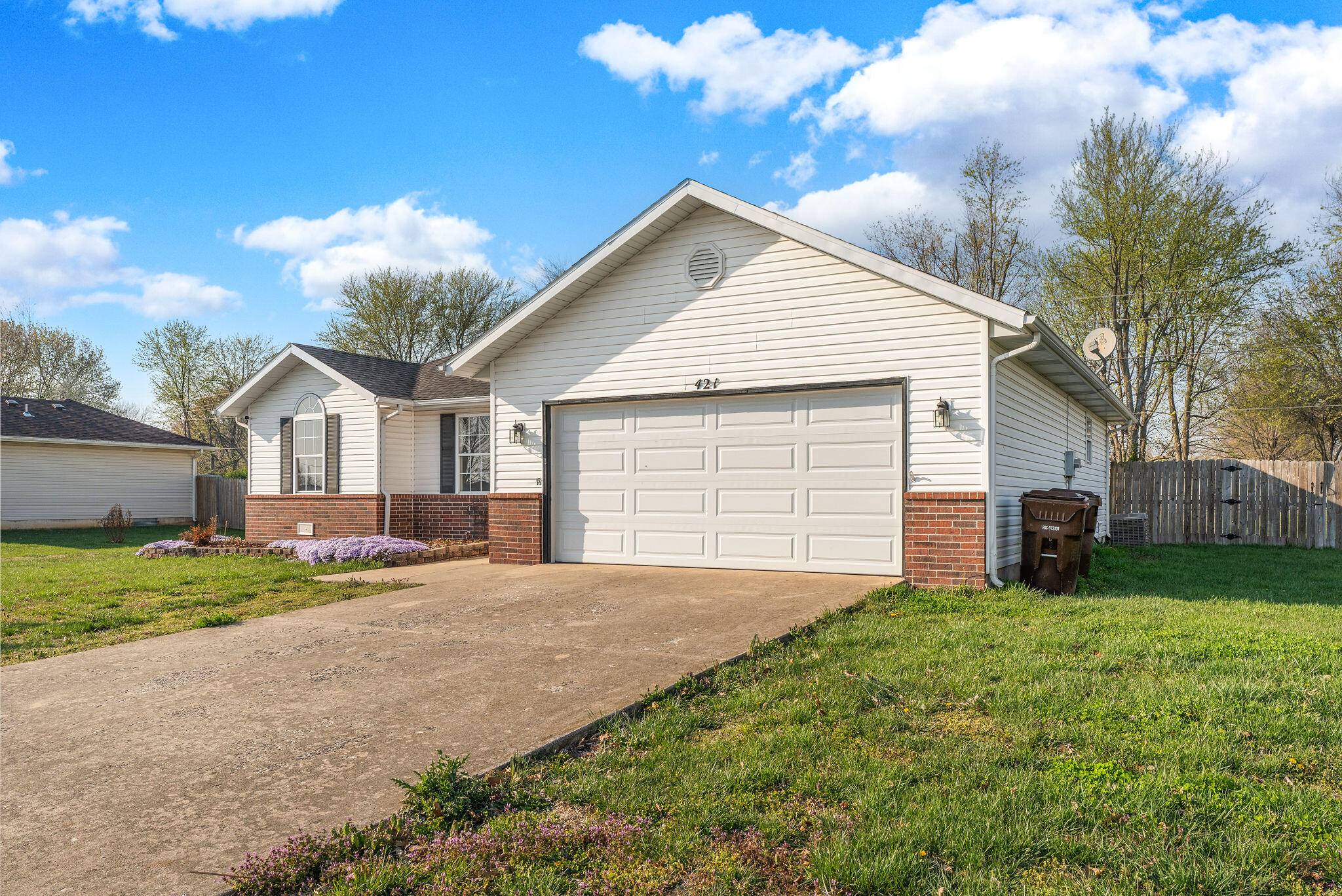 Willard, MO 65781,421 Jeb ST