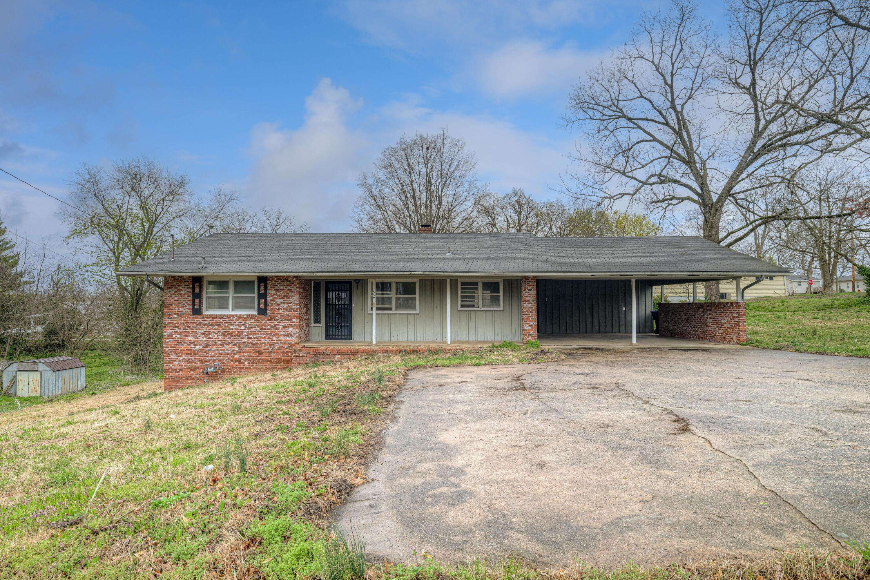 Sarcoxie, MO 64862,116 S 9th ST