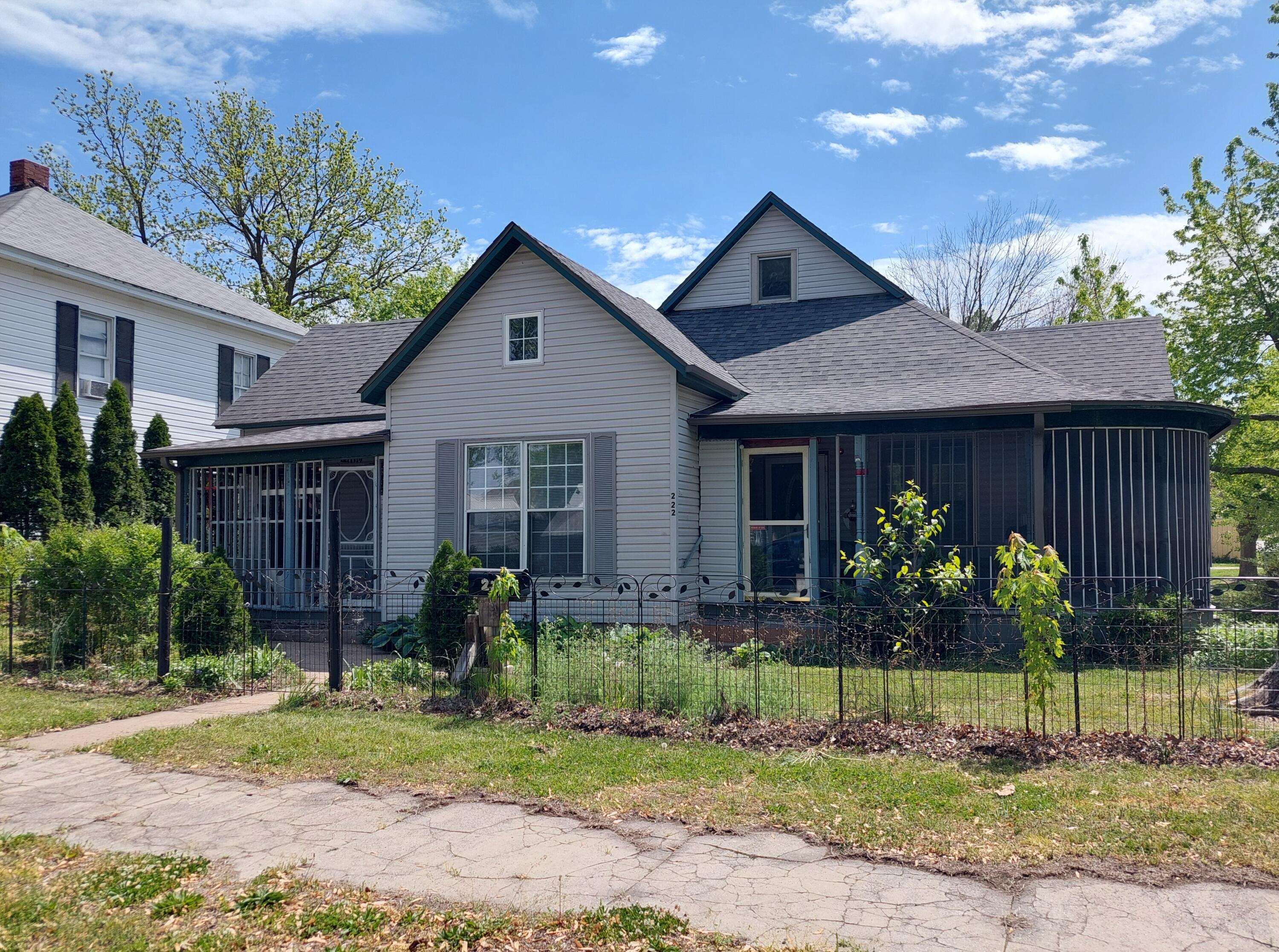 Aurora, MO 65605,222 W Pleasant ST