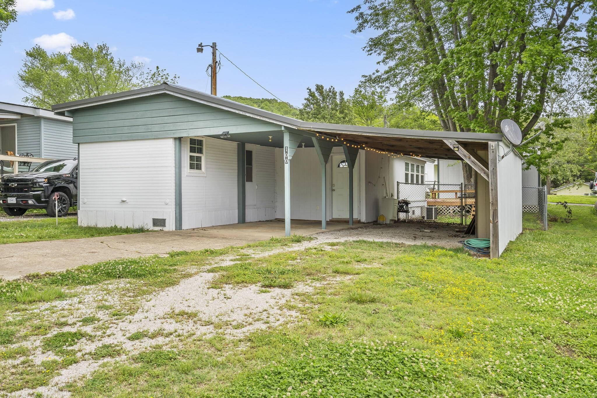 Cape Fair, MO 65624,100 Seaman ST