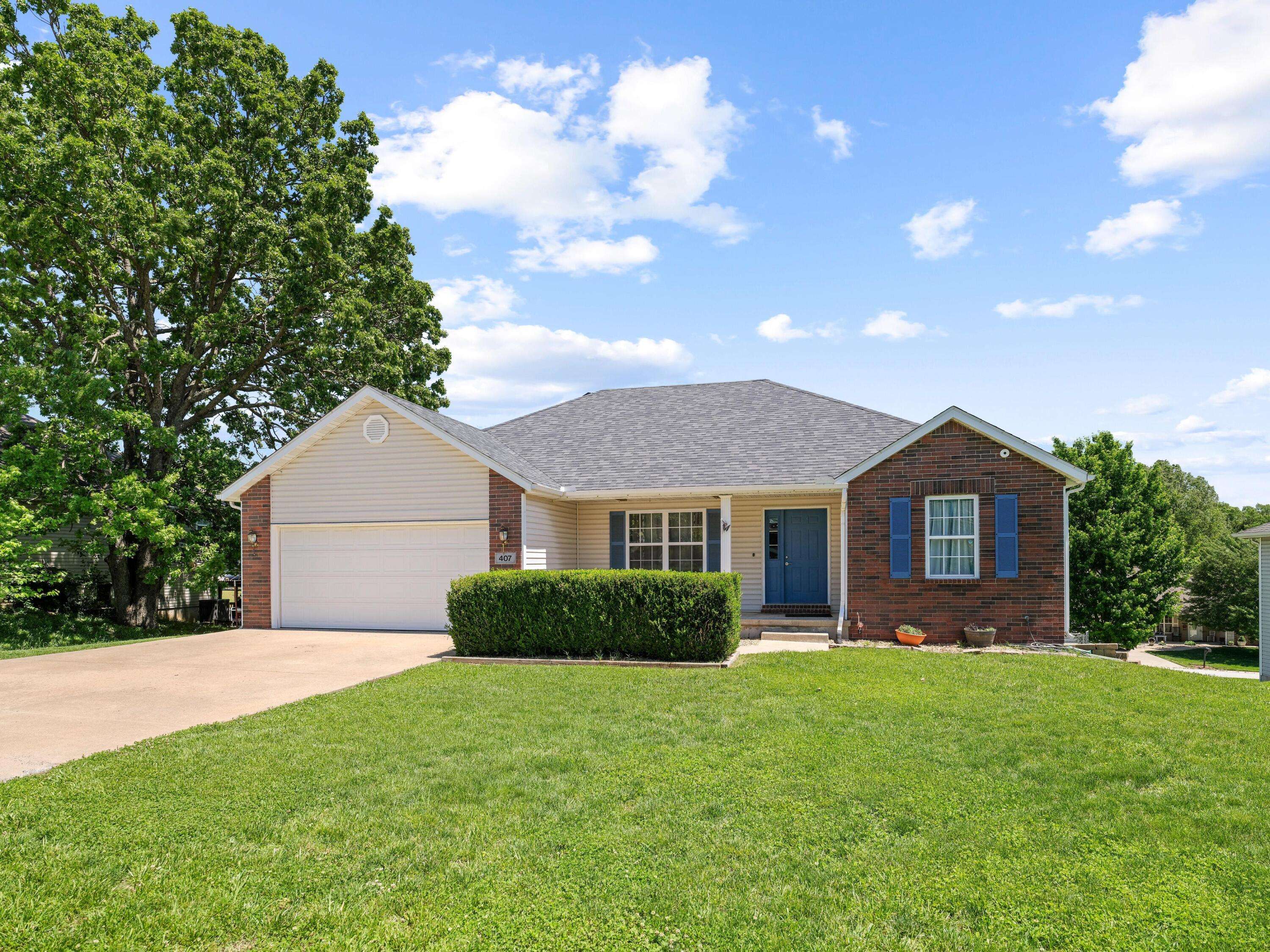 Neosho, MO 64850,407 Ravenwood CIR