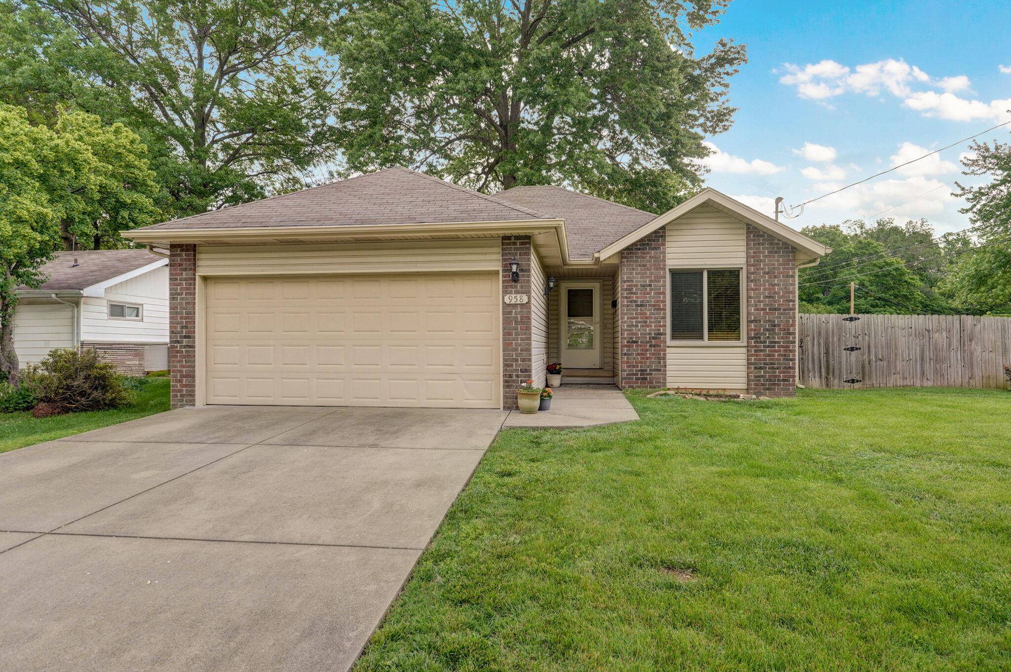 Springfield, MO 65802,958 S Peach Tree AVE