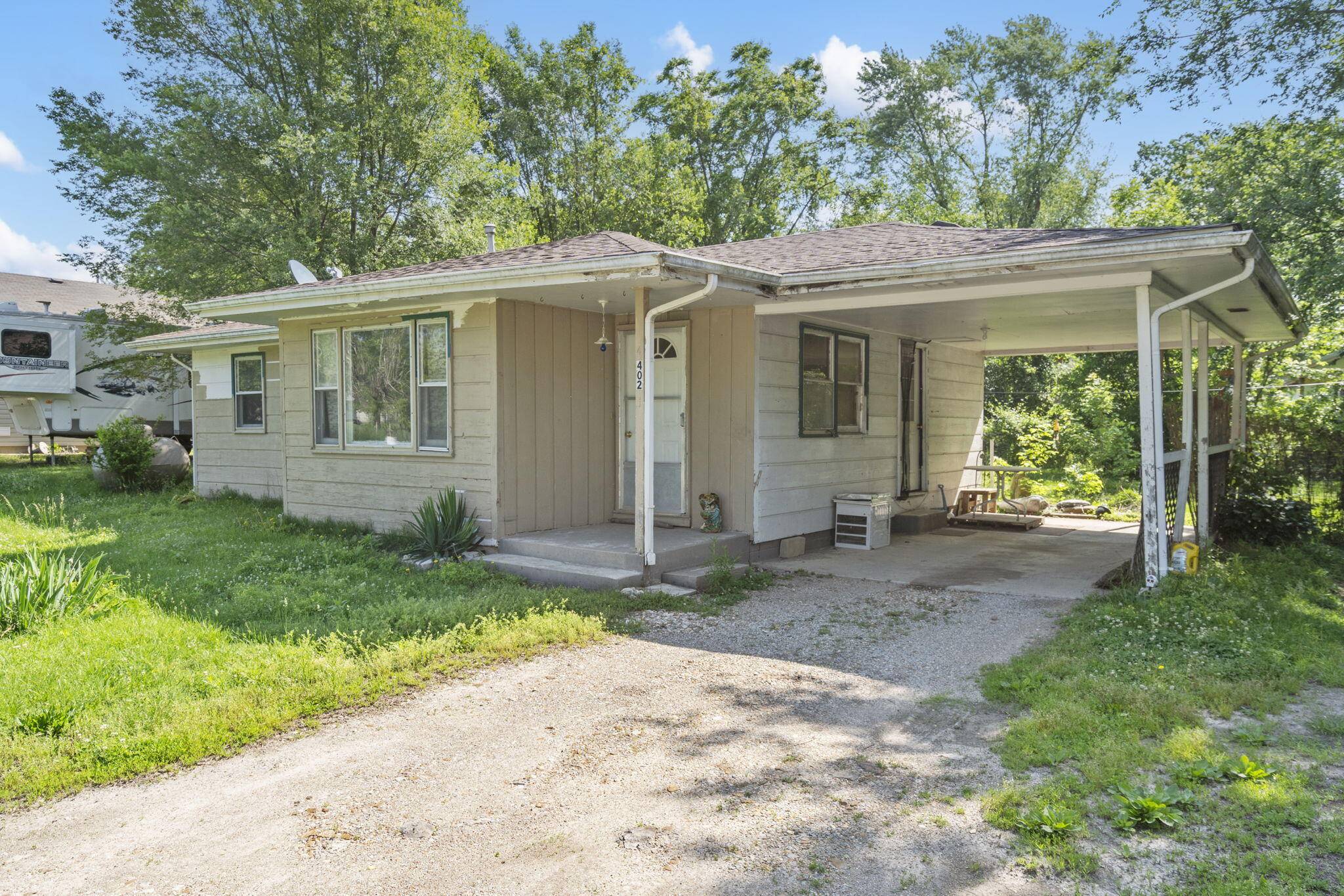 Ava, MO 65608,402 Ward ST