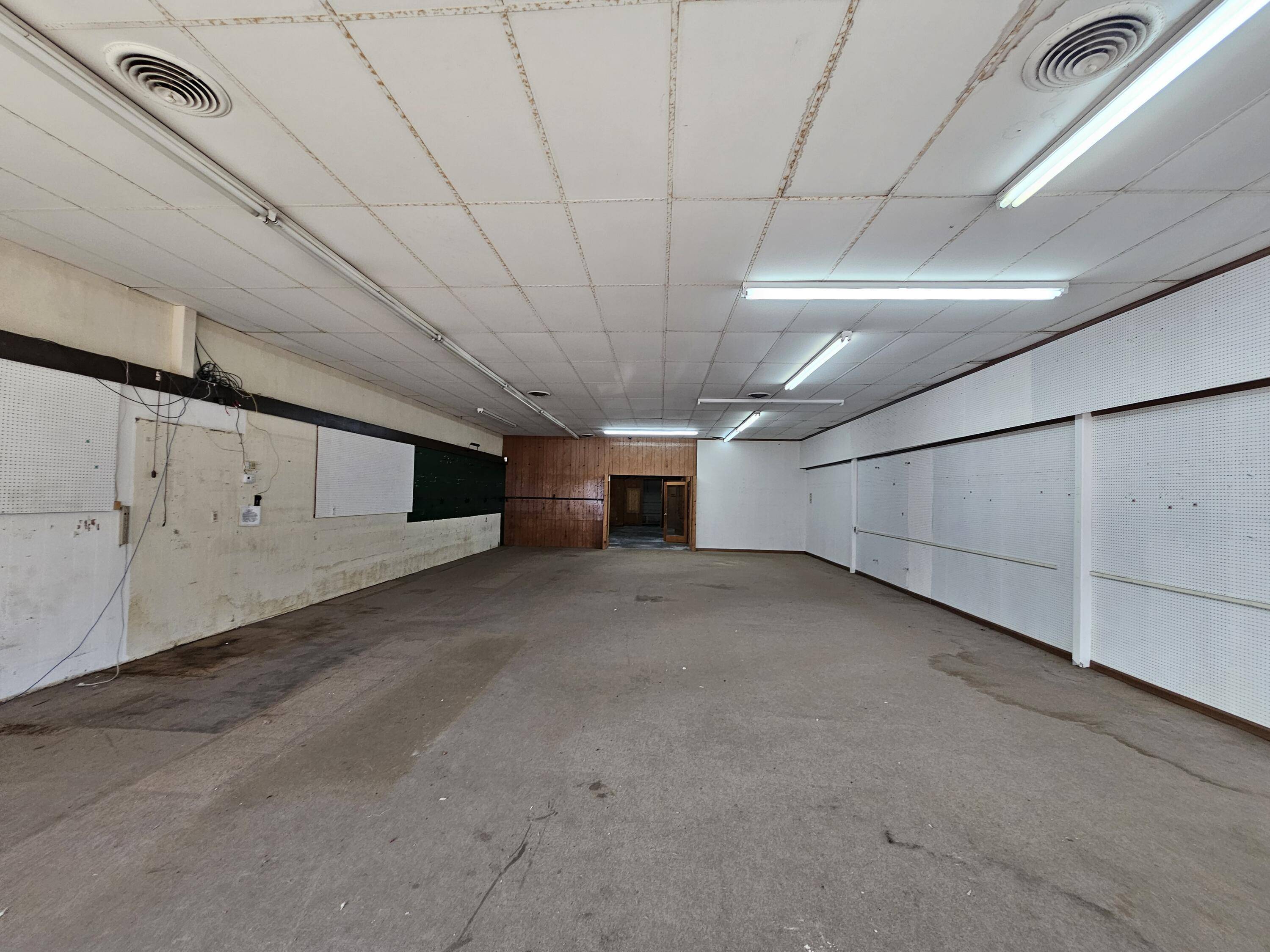 Aurora, MO 65605,31 W Olive ST