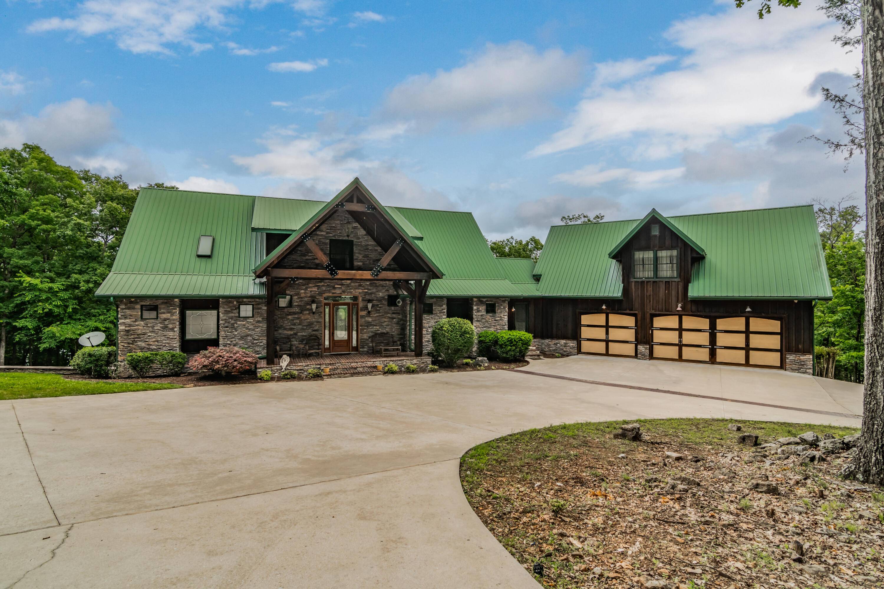 Lampe, MO 65681,294 Cedarledge RD