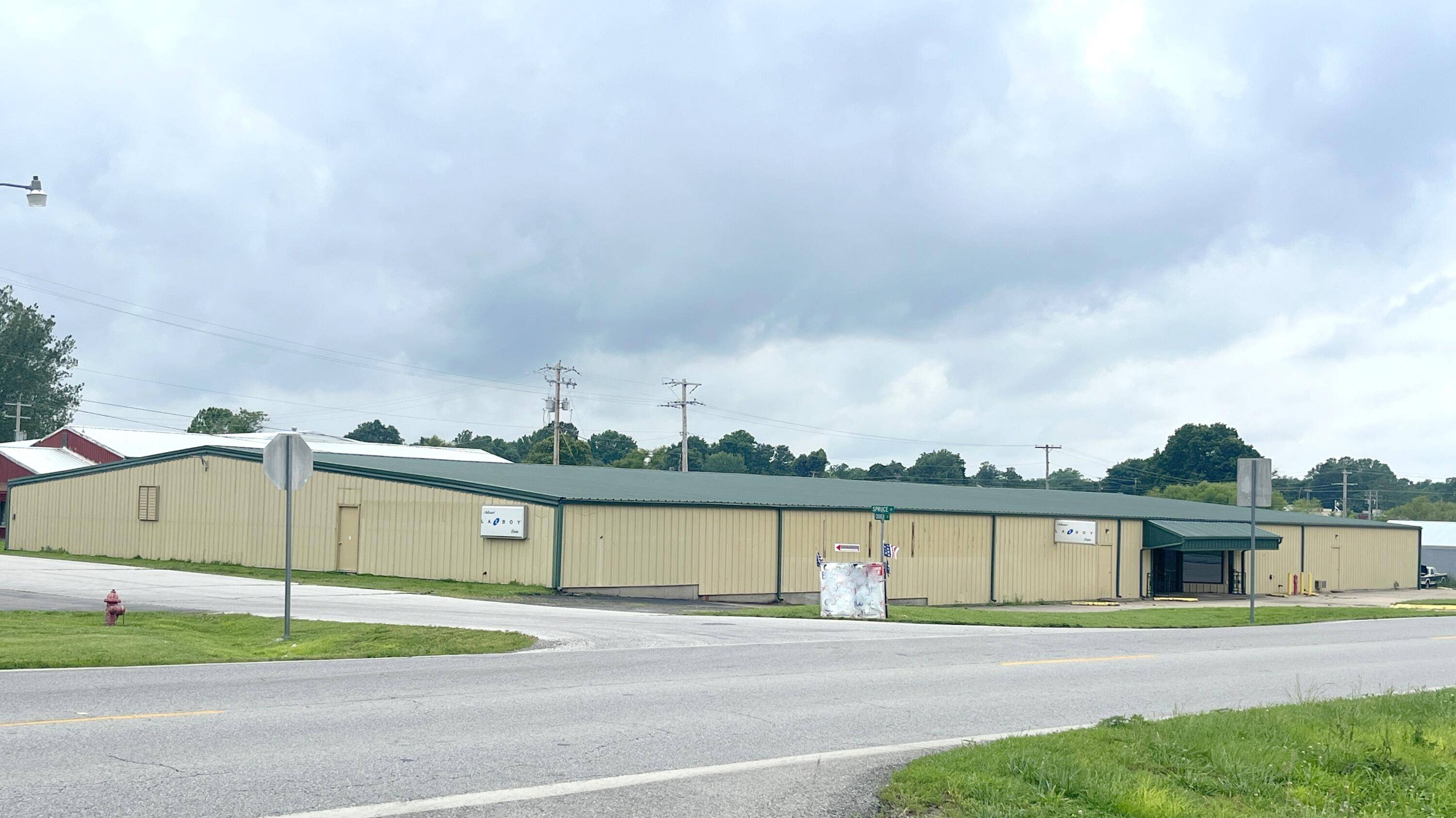 Aurora, MO 65605,1060 E Church ST