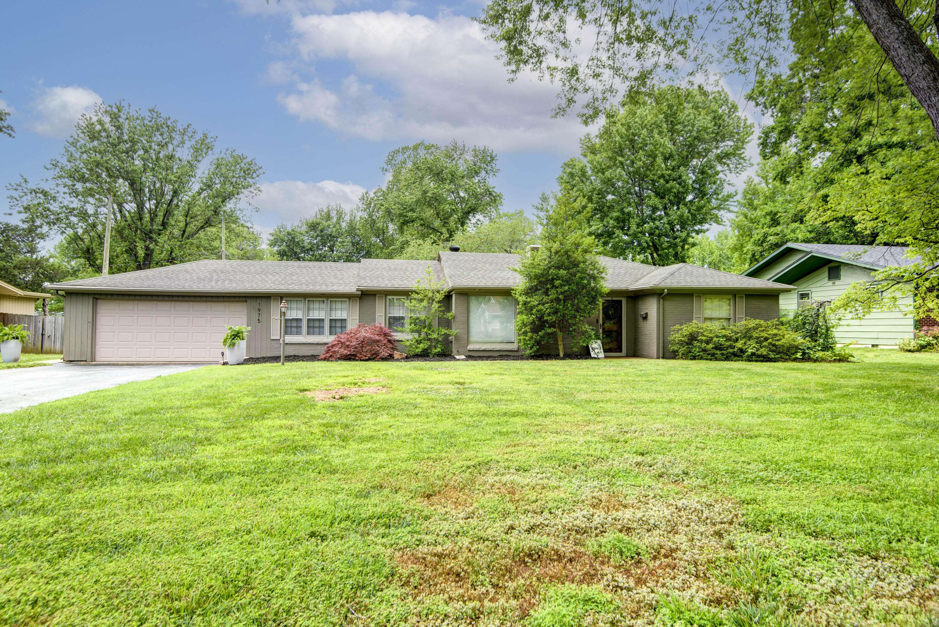 Springfield, MO 65804,1975 S Meadowview AVE