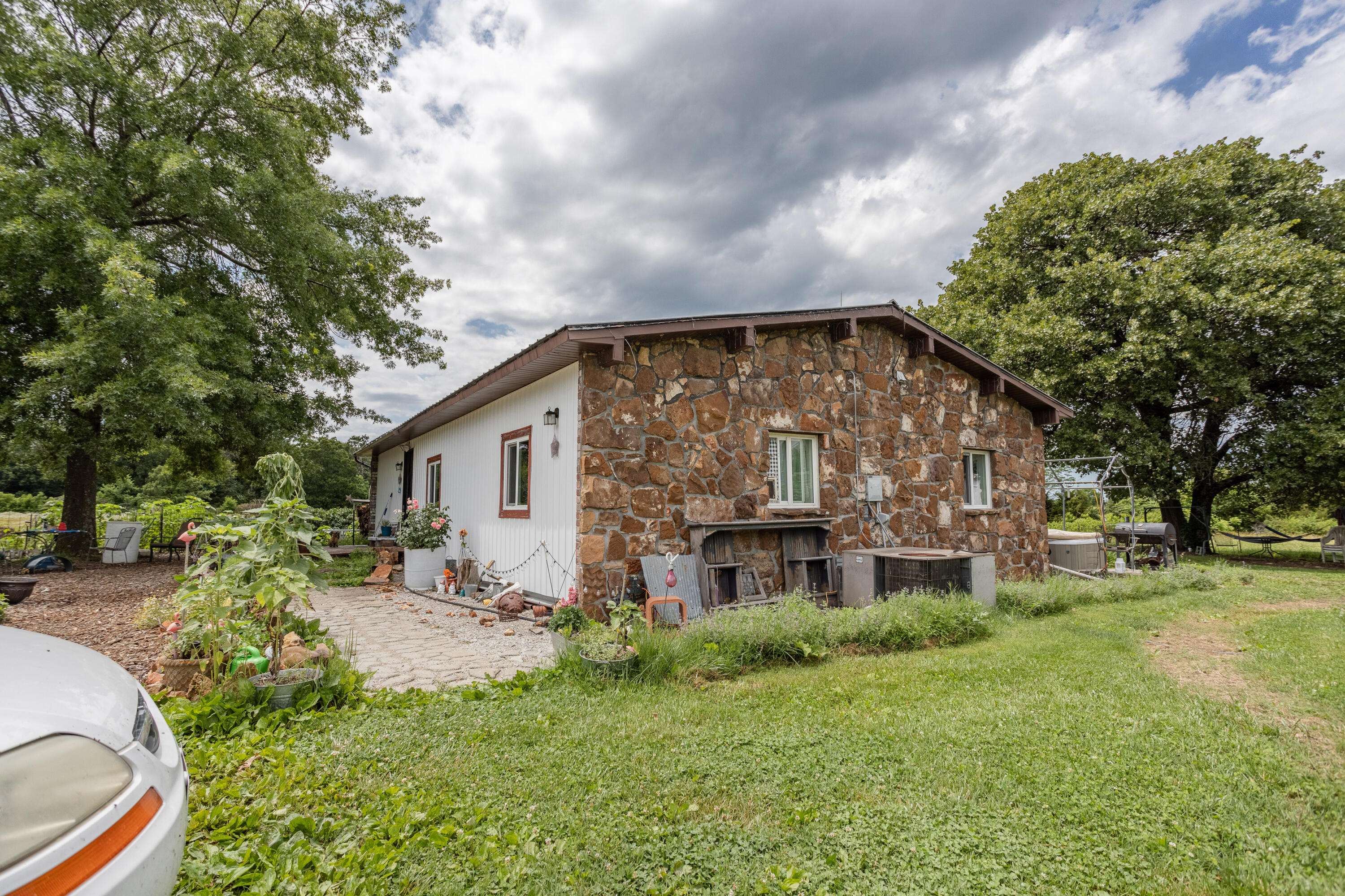 South Greenfield, MO 65752,886 S Dade 141