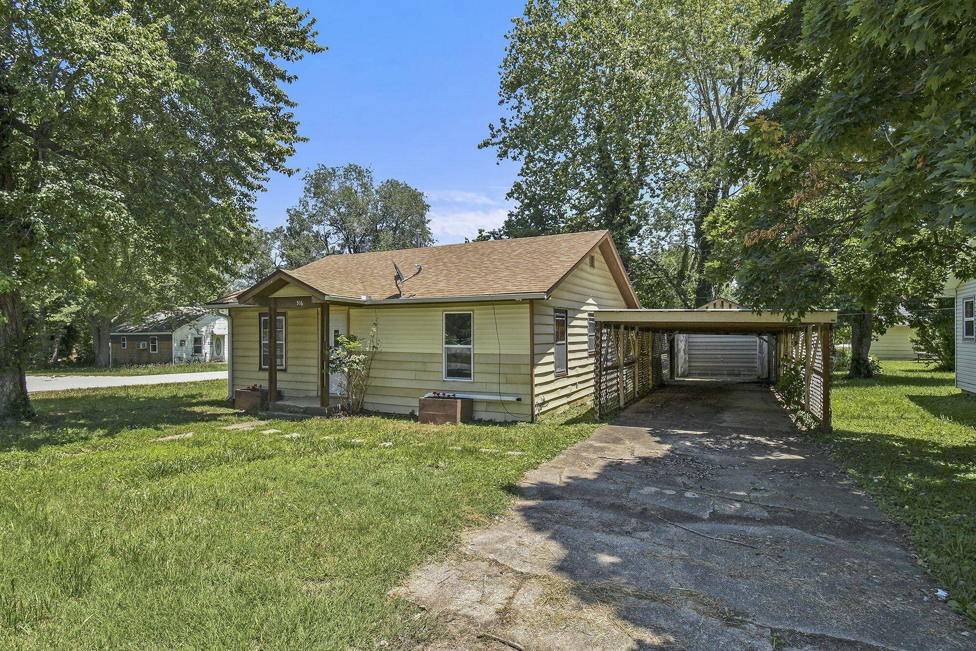 Buffalo, MO 65622,516 N Cedar ST