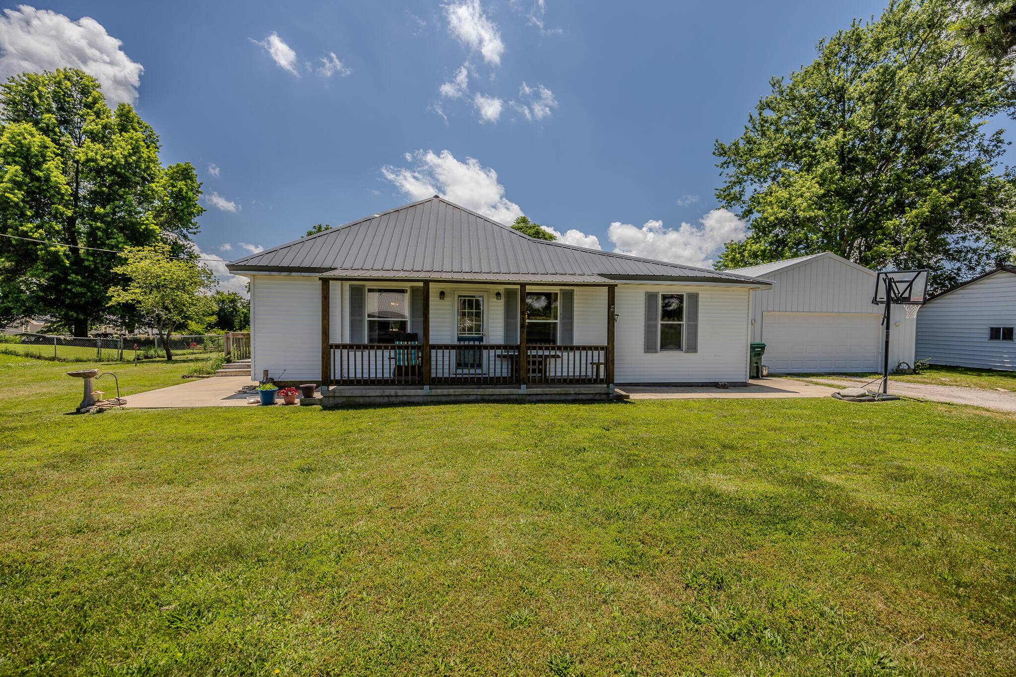 Seymour, MO 65746,616 W Mack RD