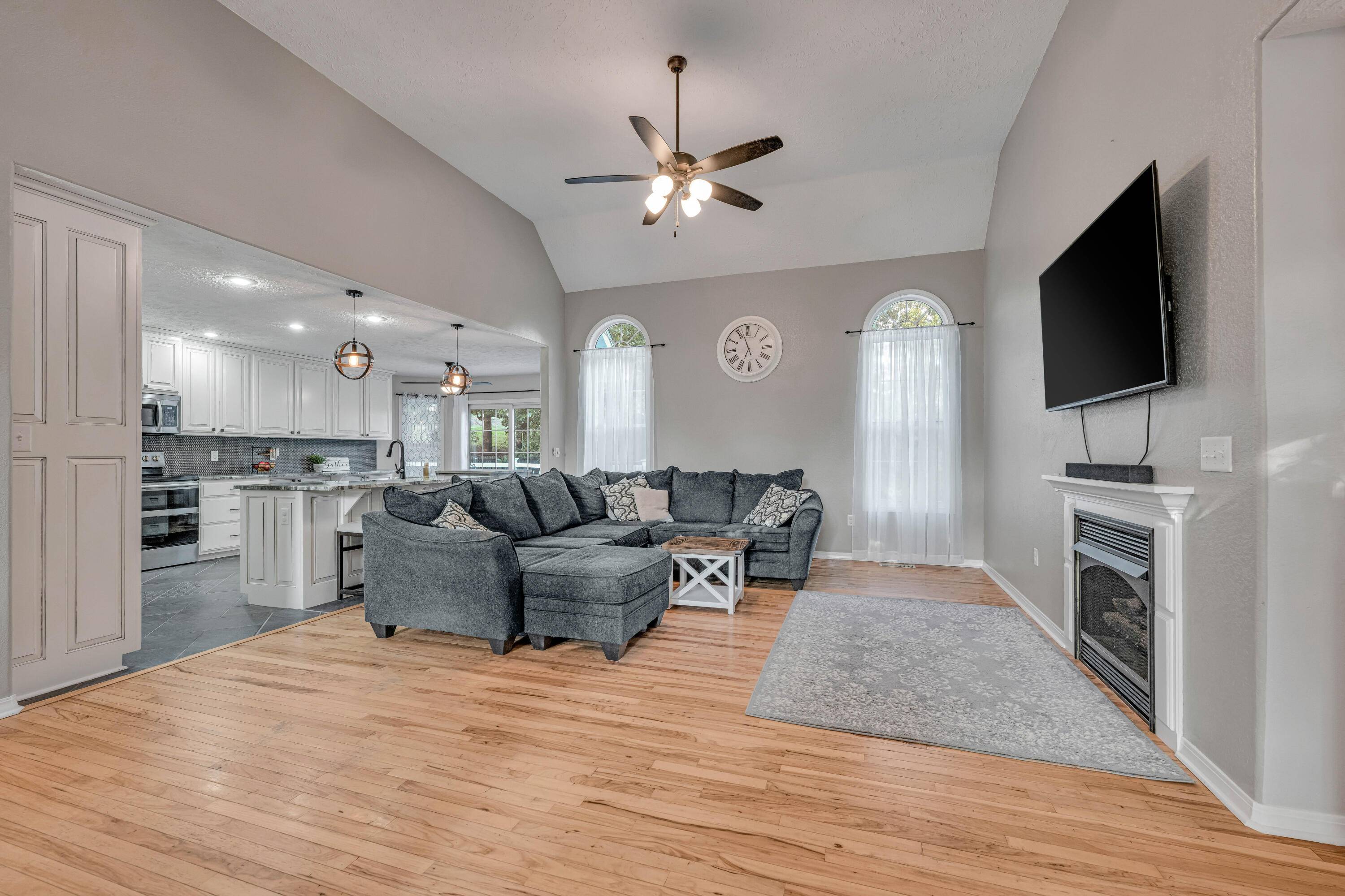 West Plains, MO 65775,406 Winchester DR