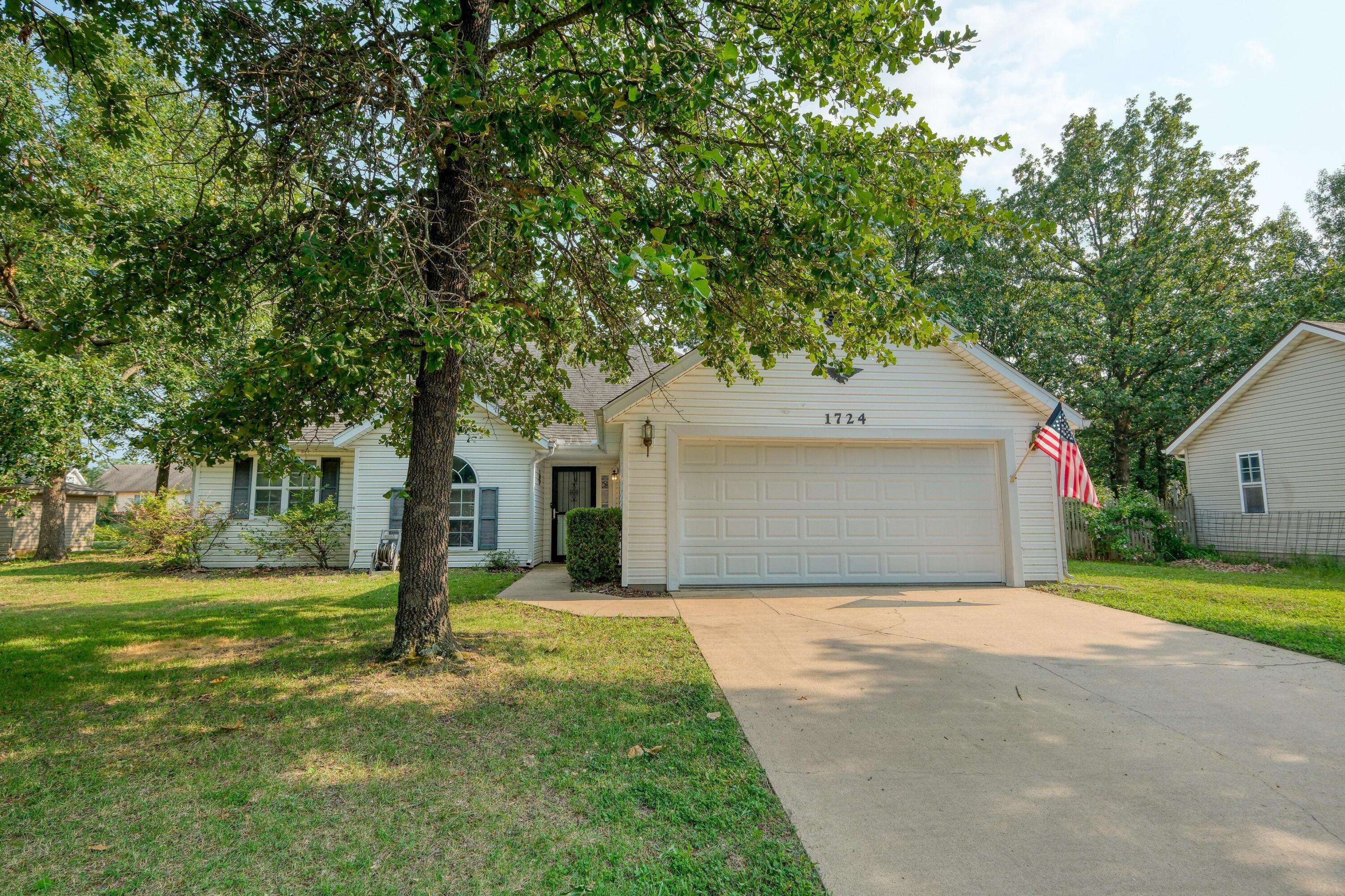 Joplin, MO 64801,1724 Redbud DR