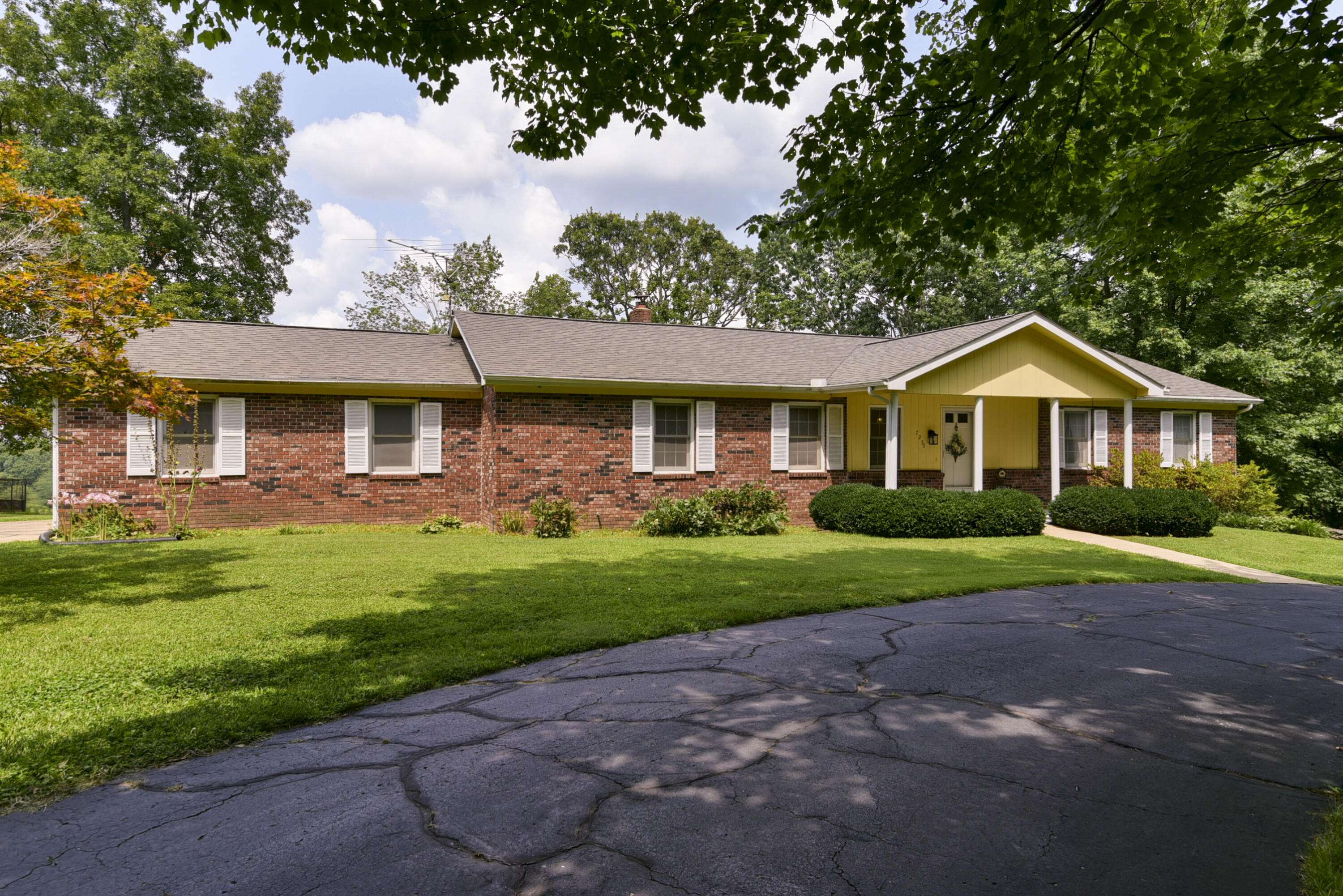 West Plains, MO 65775,7253 Private Rd 8927