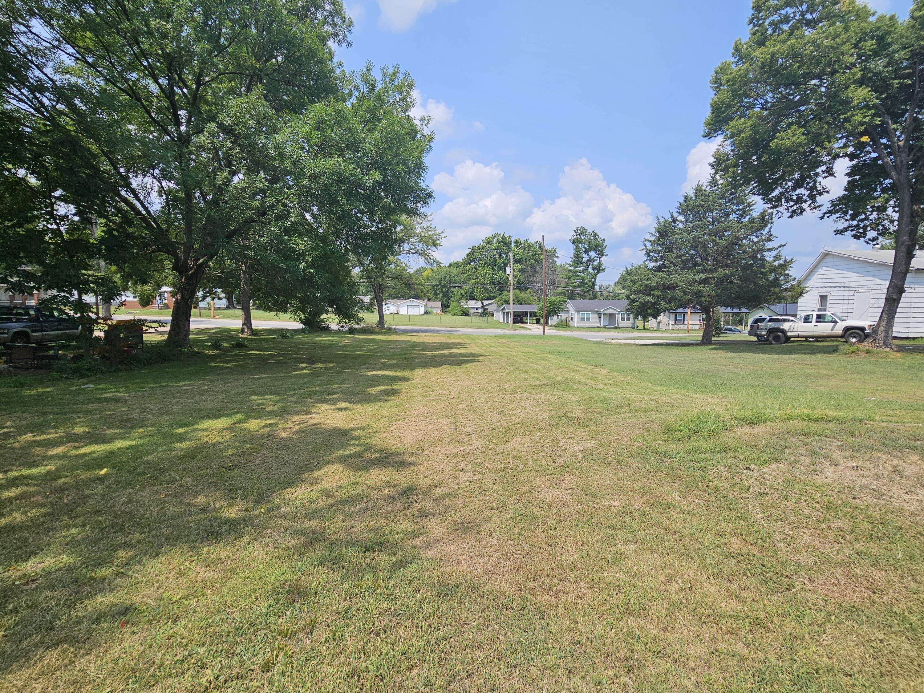 Nevada, MO 64772,1228 N Ash ST