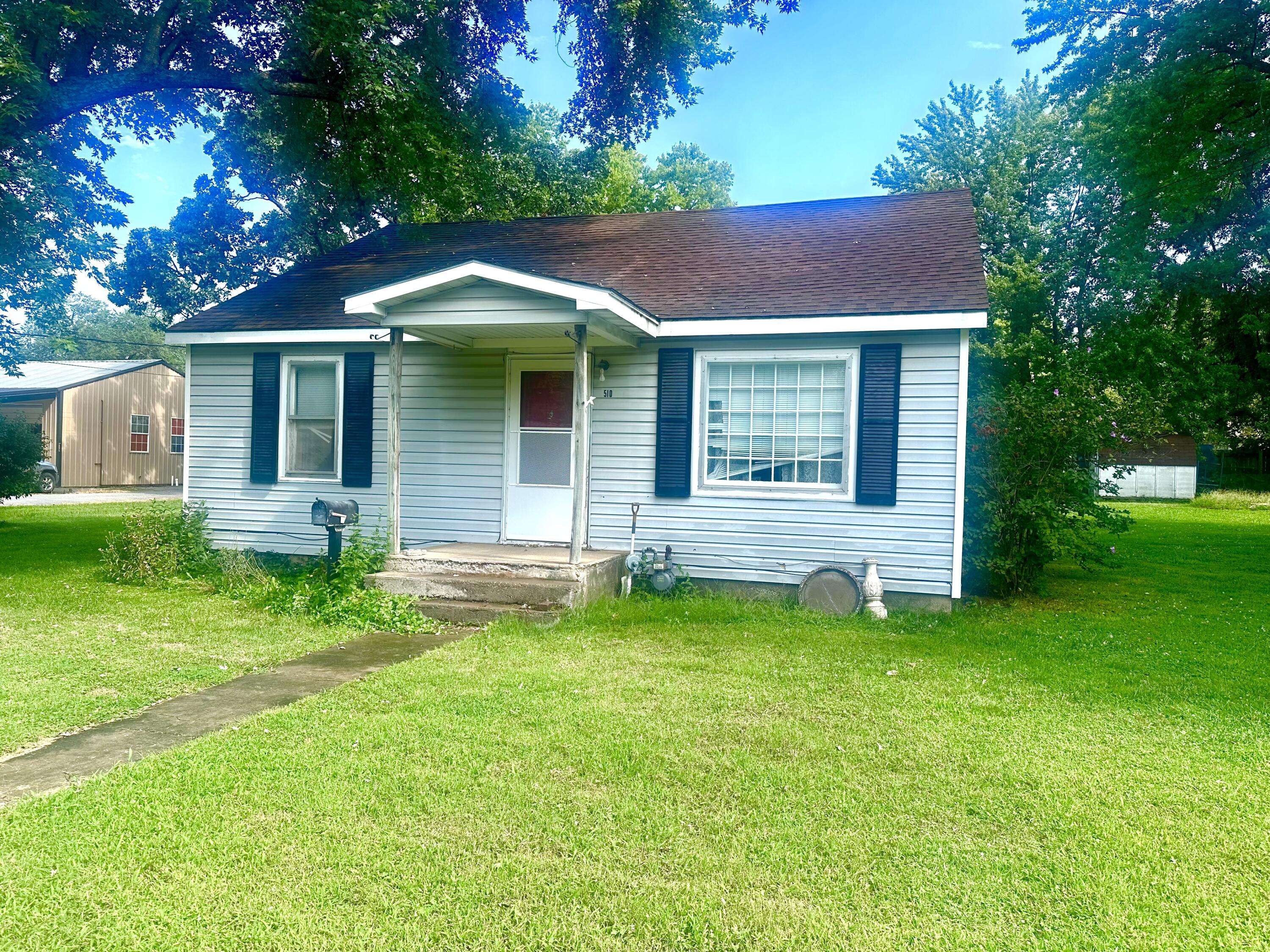 Greenfield, MO 65661,510 Garrett Street