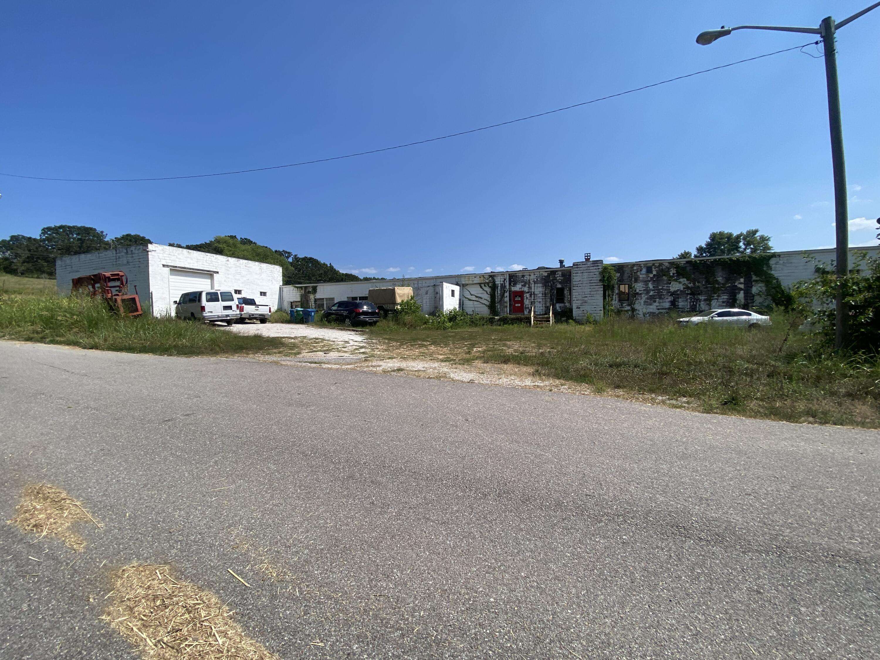 Crane, MO 65633,504 Airport RD