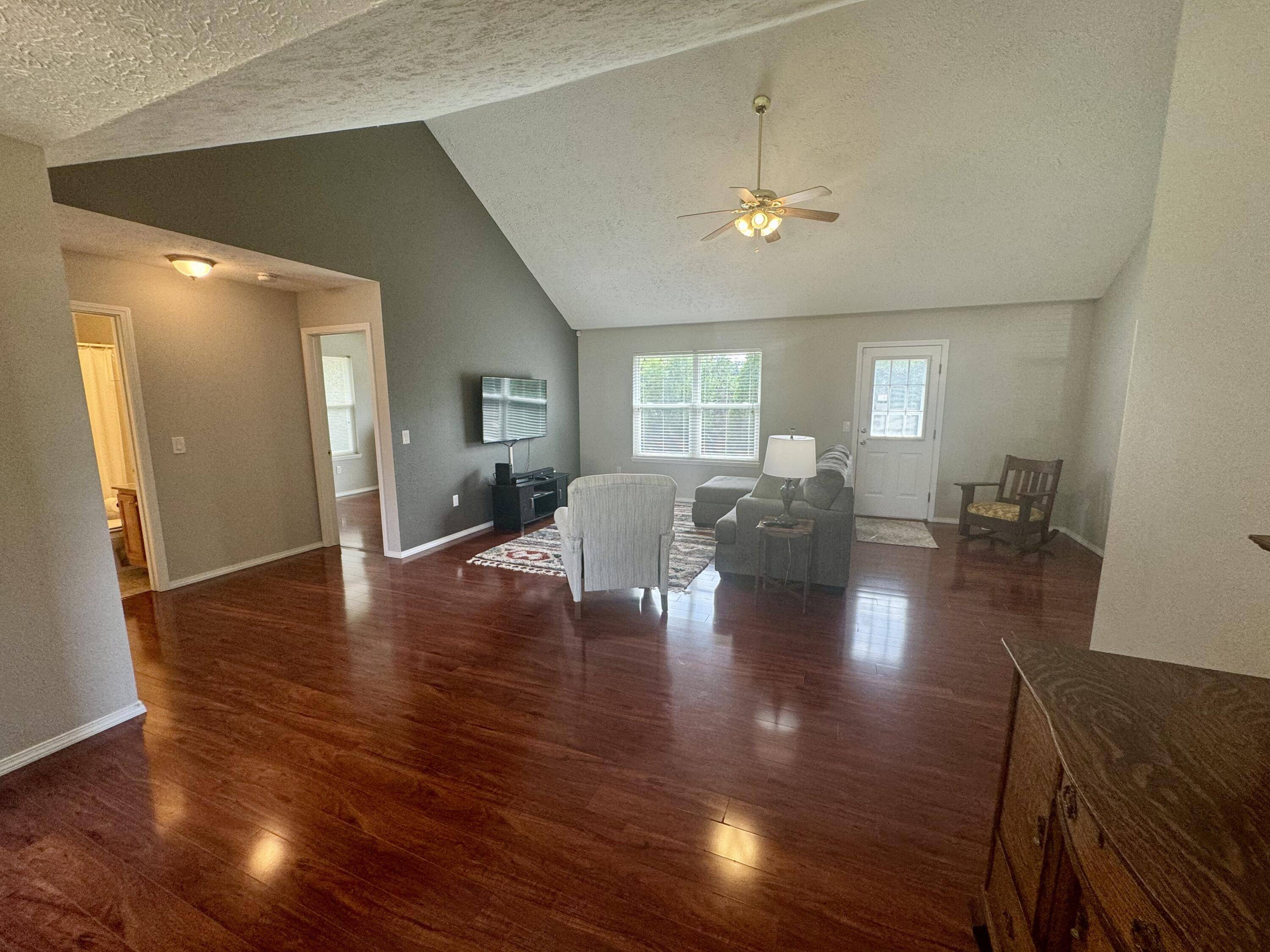Monett, MO 65708,113 Aubree CT