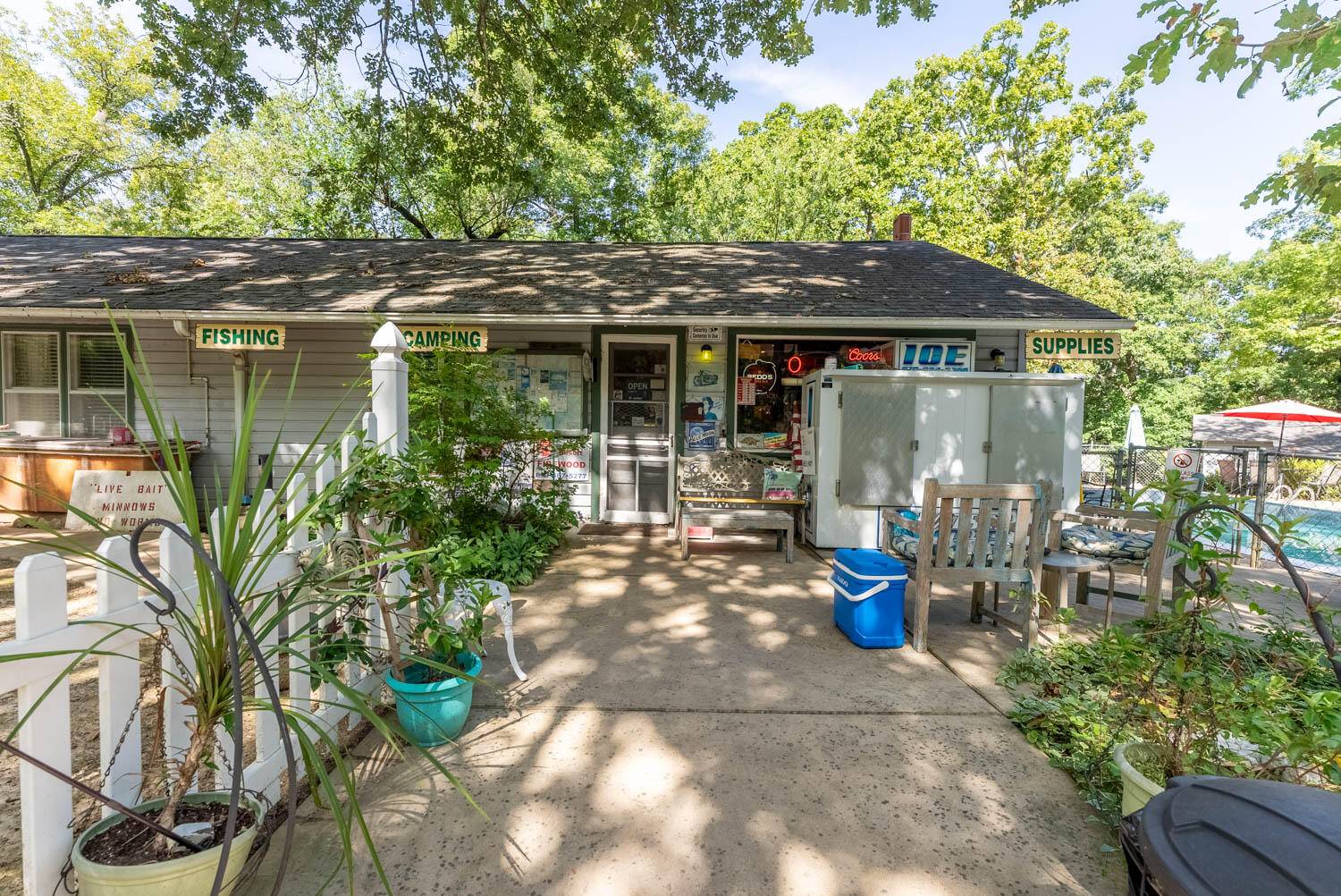 Gamaliel, AR 72537,2325 Fout RD