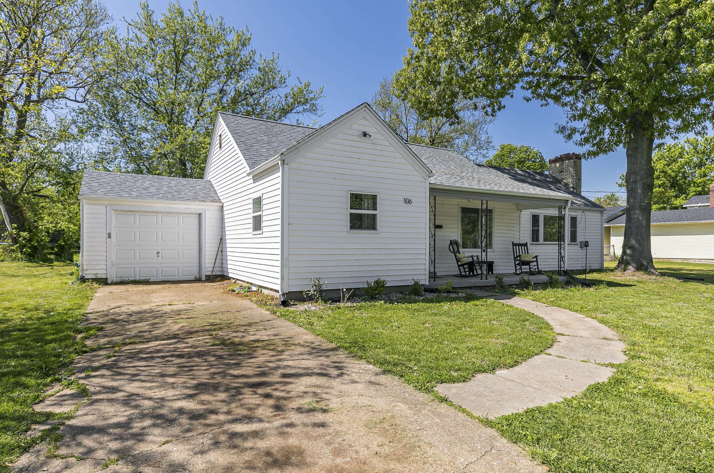 Bolivar, MO 65613,106 E South ST