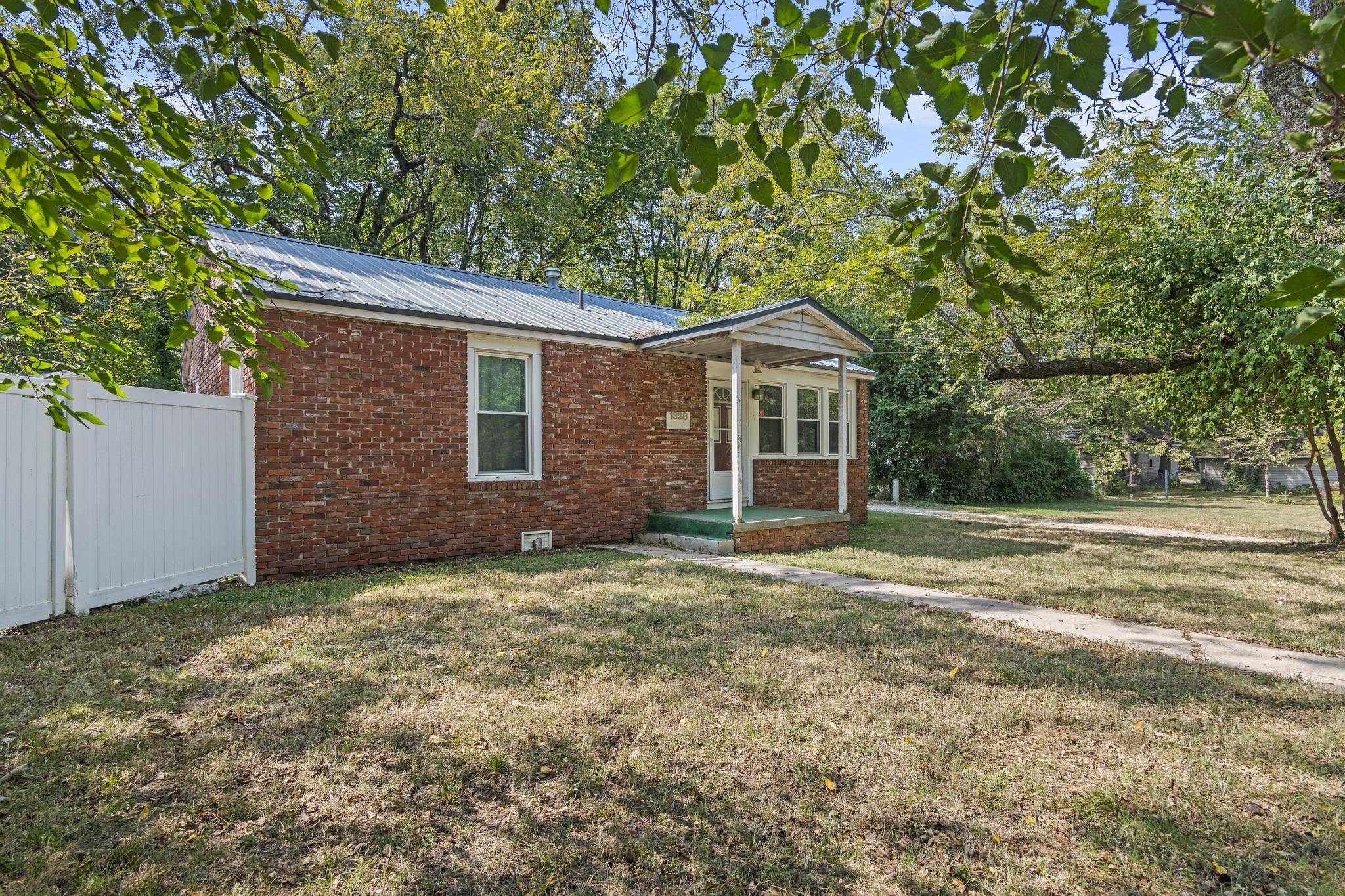 Springfield, MO 65802,1328 E Calhoun ST