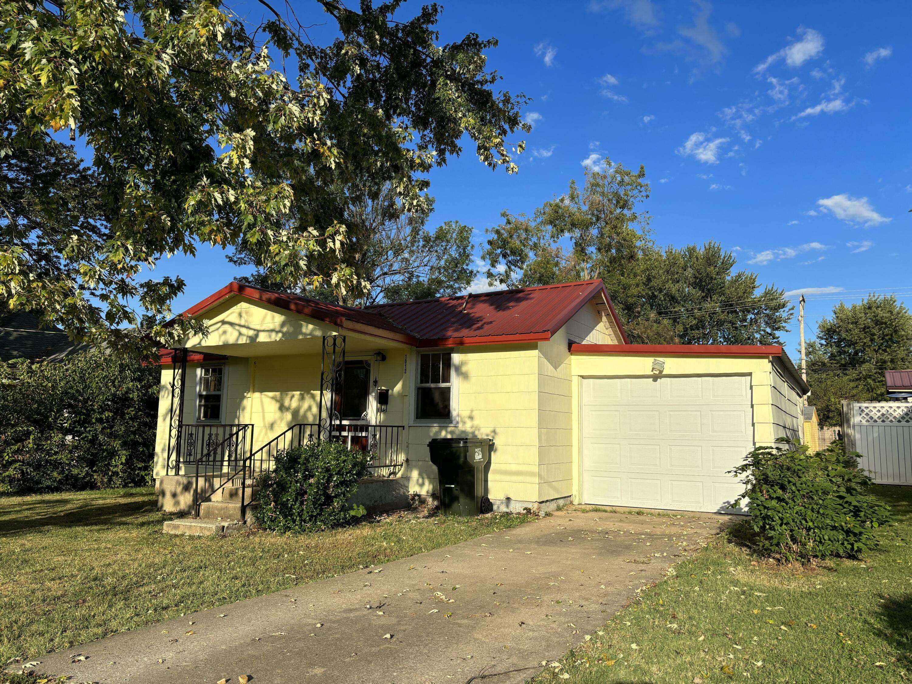 Aurora, MO 65605,1012 S Madison AVE