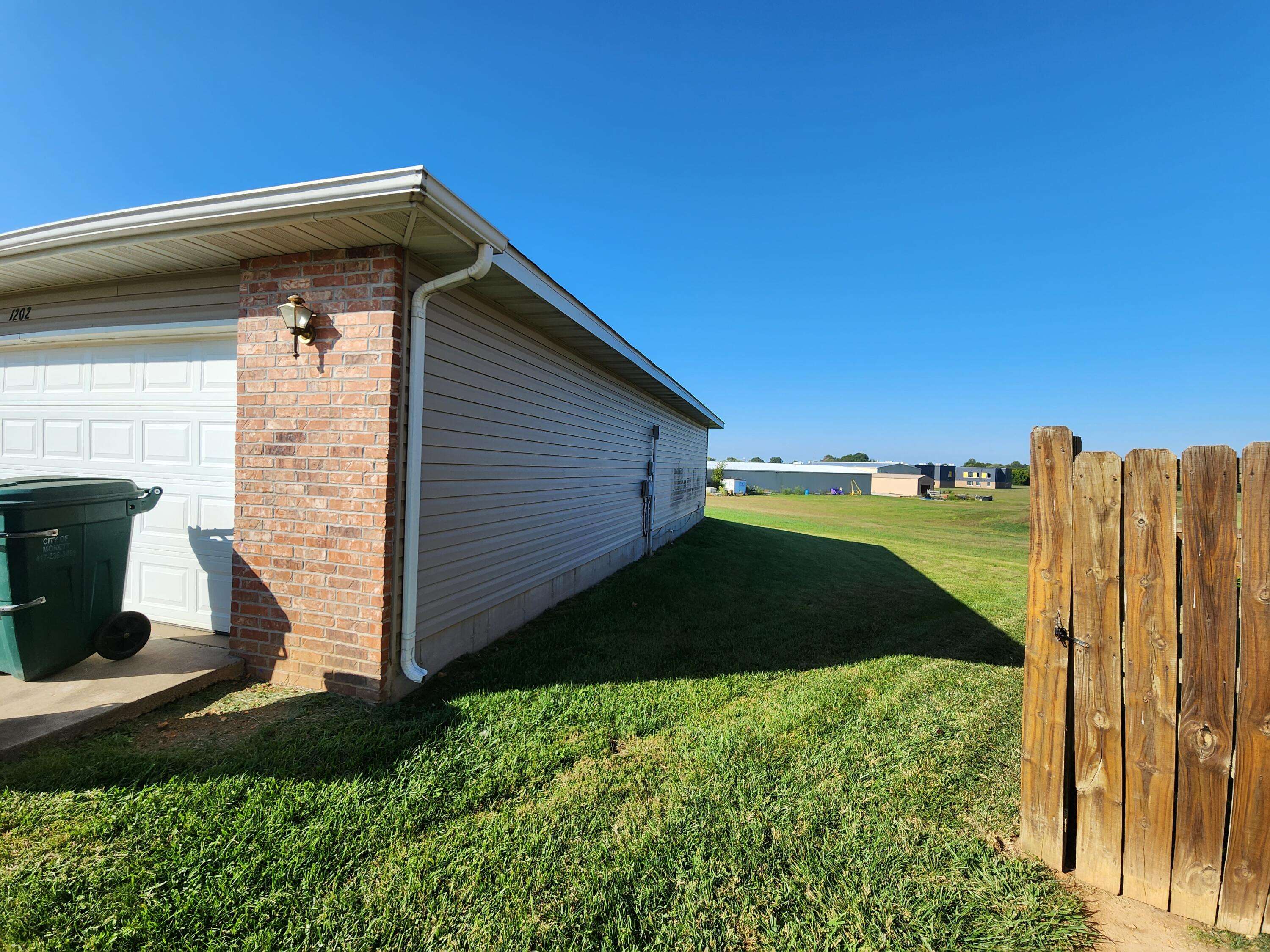 Monett, MO 65708,1202 Woodland