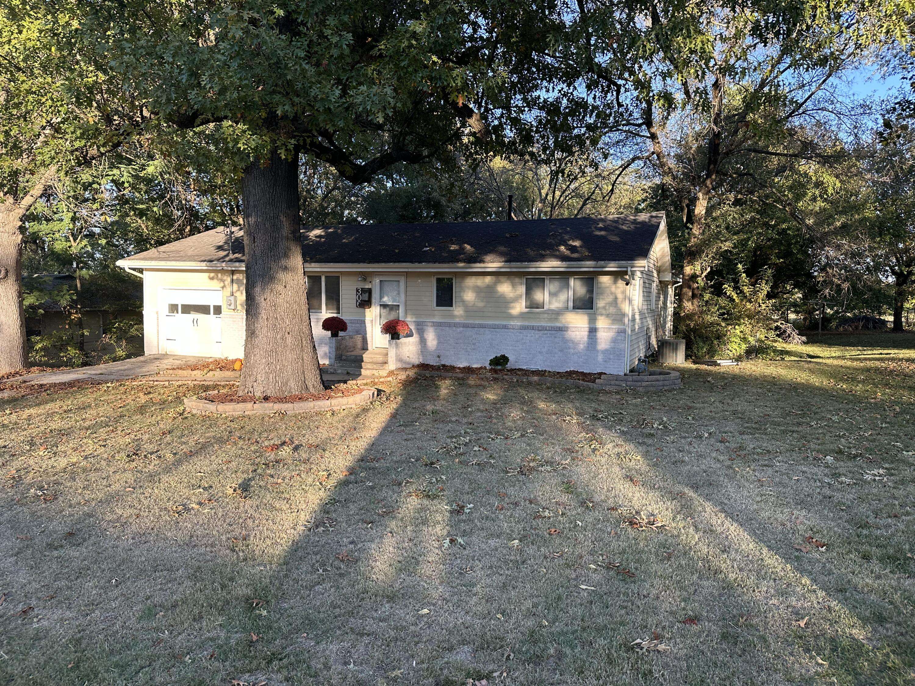 Aurora, MO 65605,306 S Rinker AVE