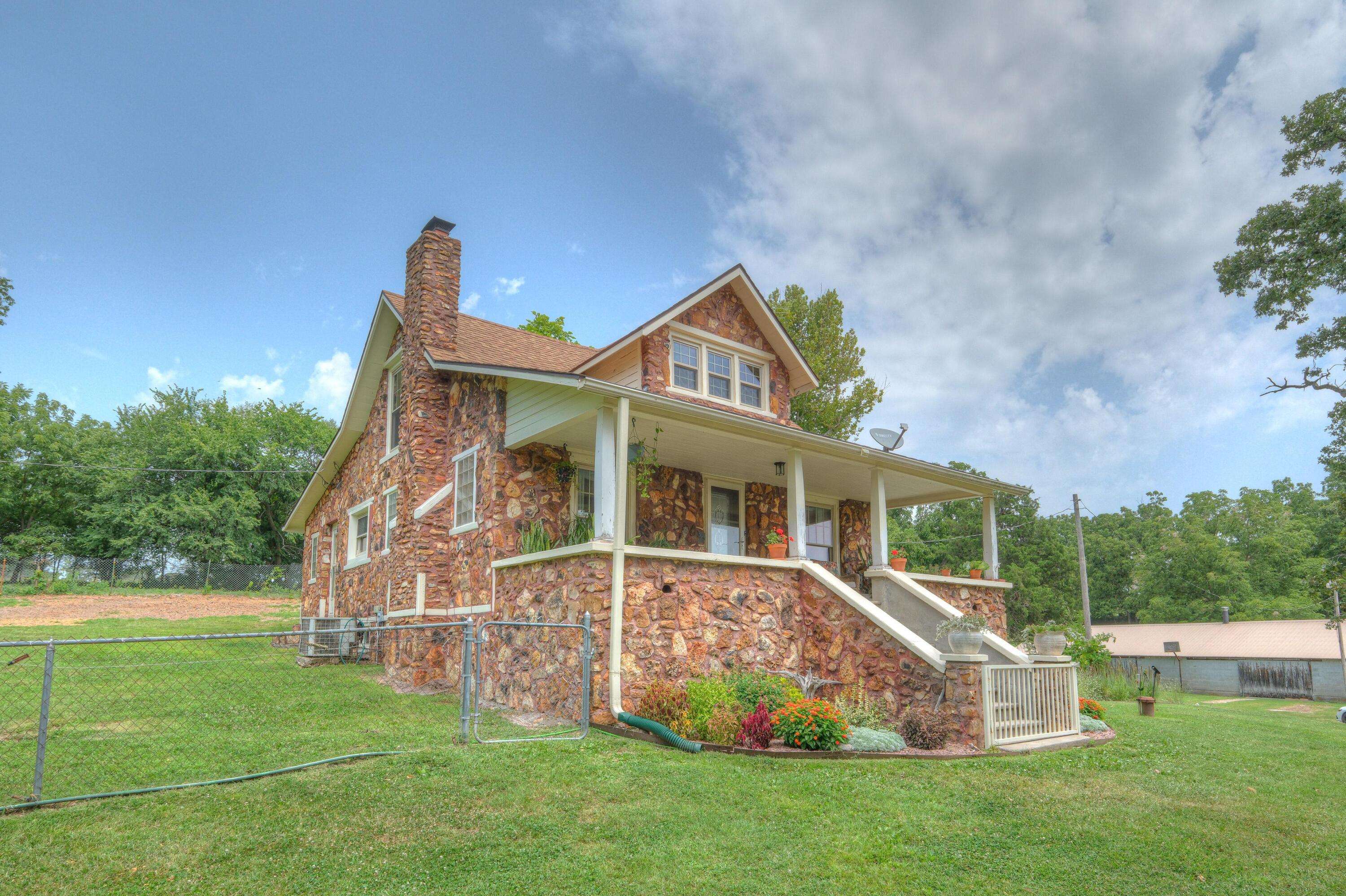 Neosho, MO 64850,9092 Hwy 86