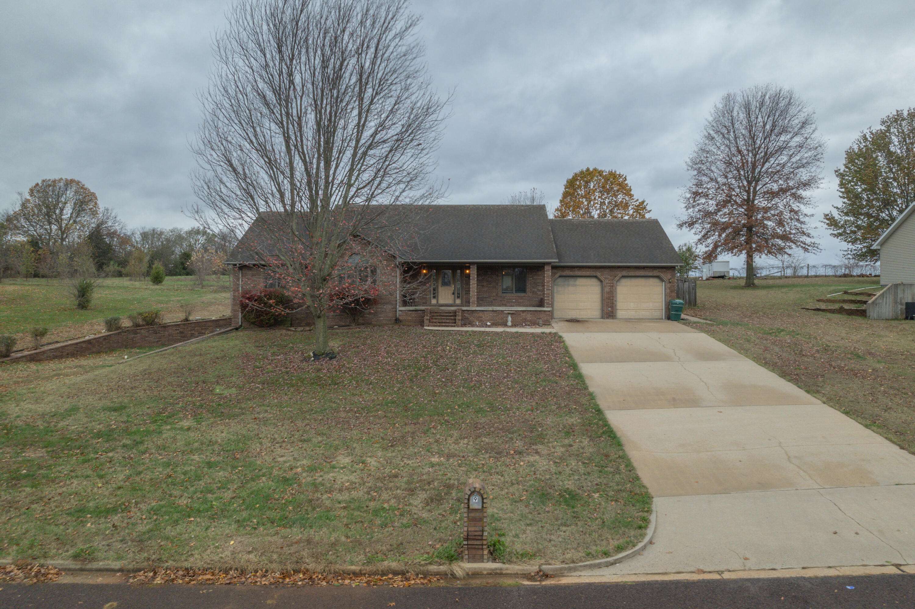 Monett, MO 65708,9 Apple Blossom LN