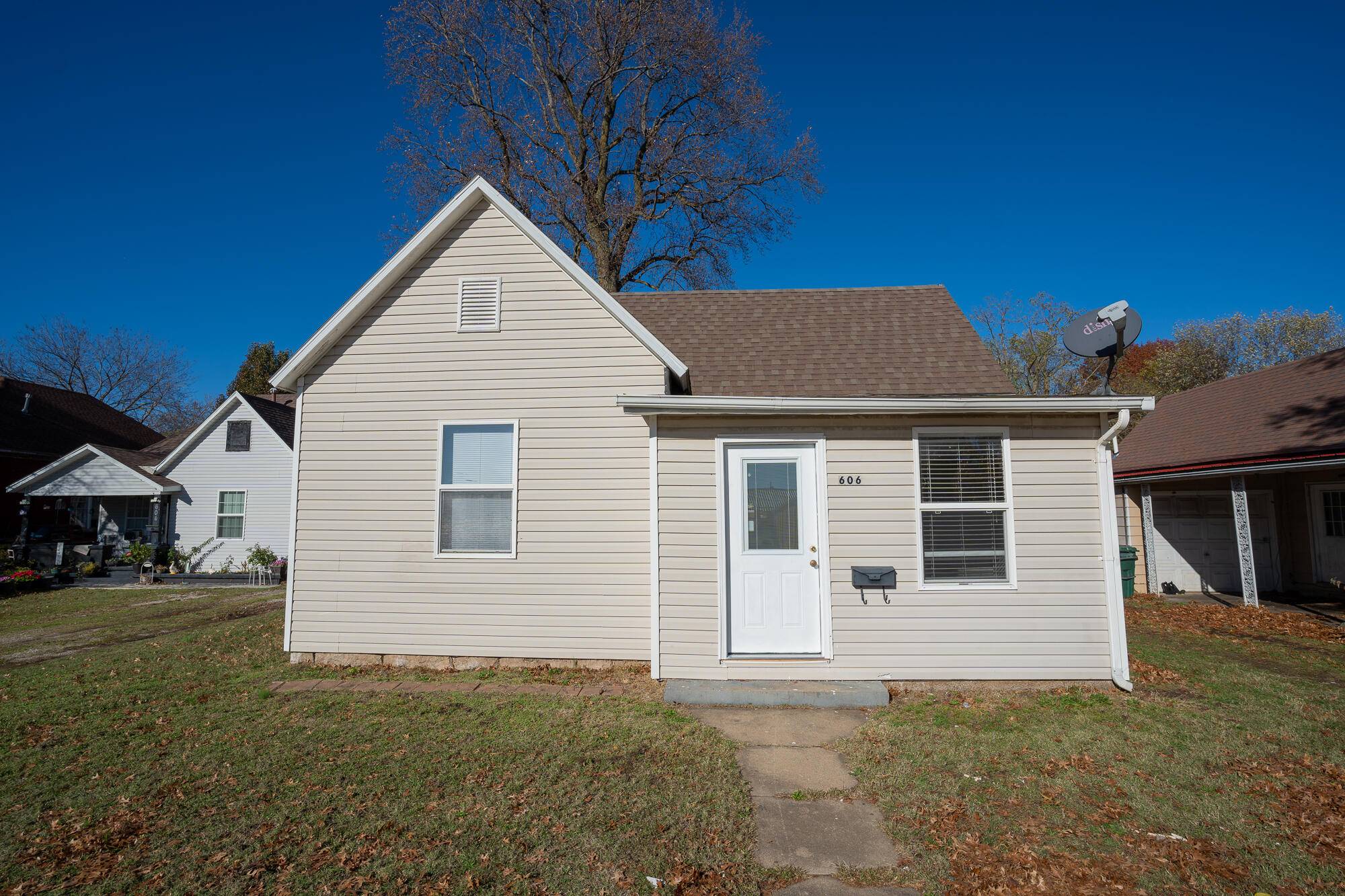 Monett, MO 65708,606 E Benton AVE