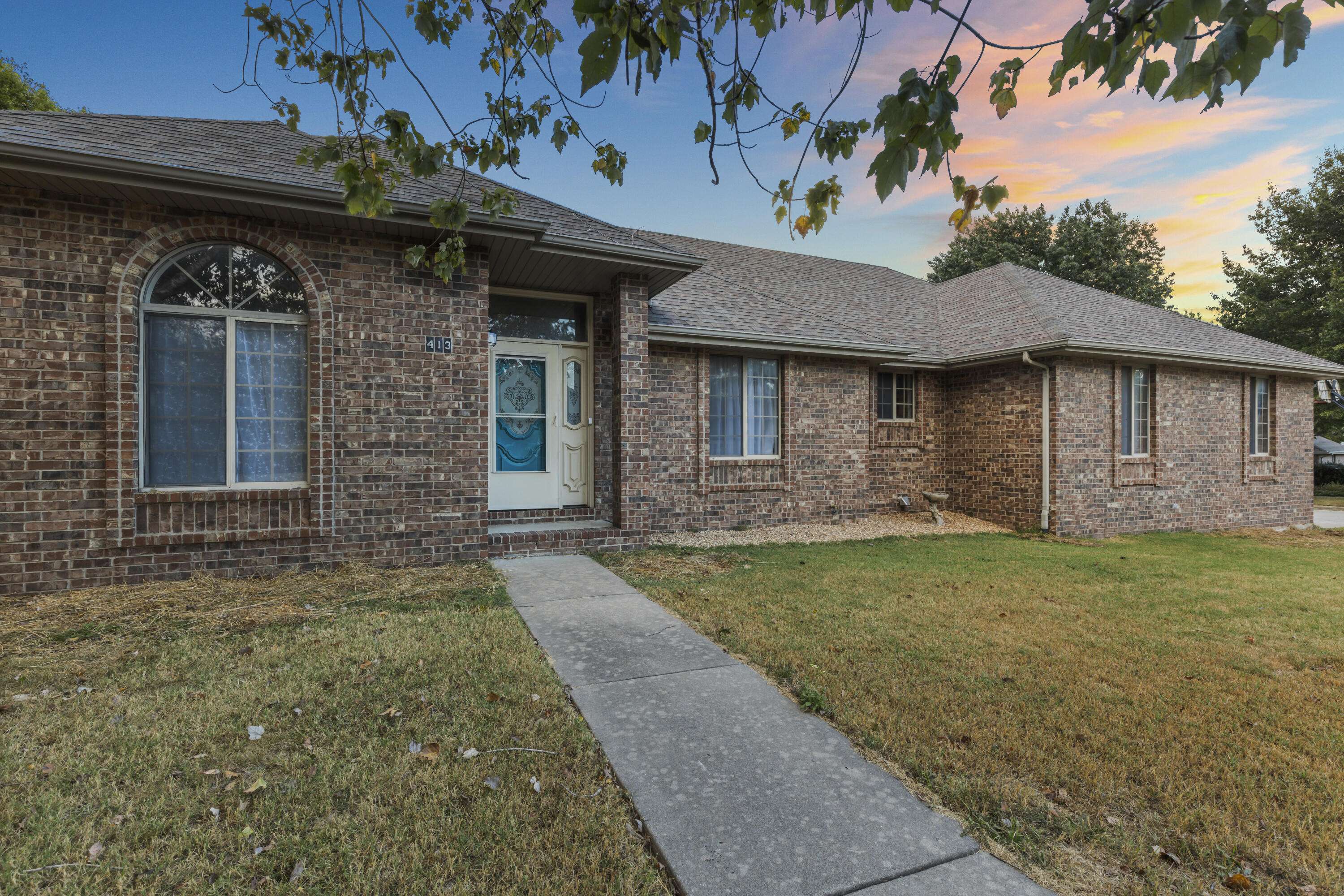 Republic, MO 65738,413 E Wildwood Flower DR