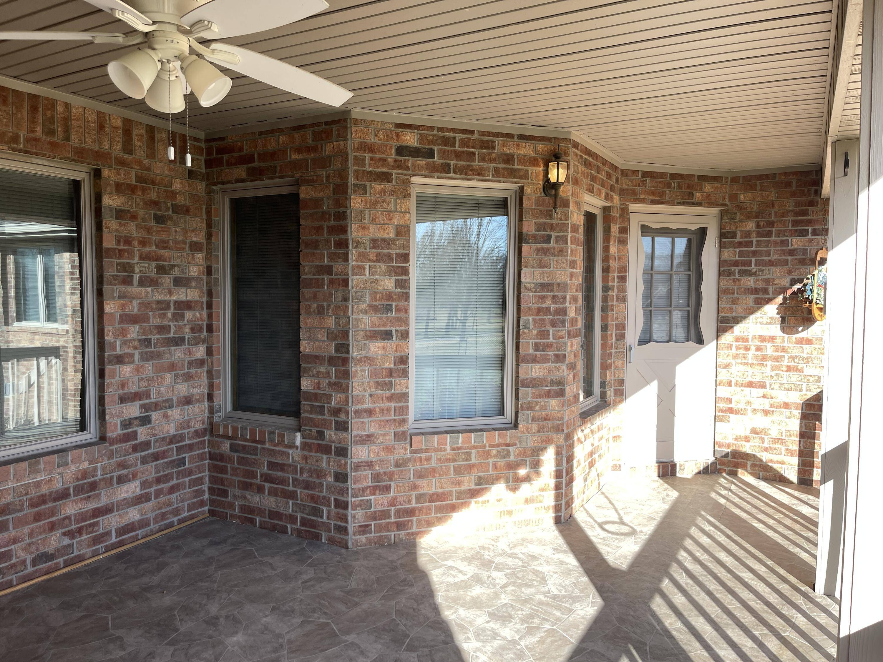 Bolivar, MO 65613,1660 S Meadow LN