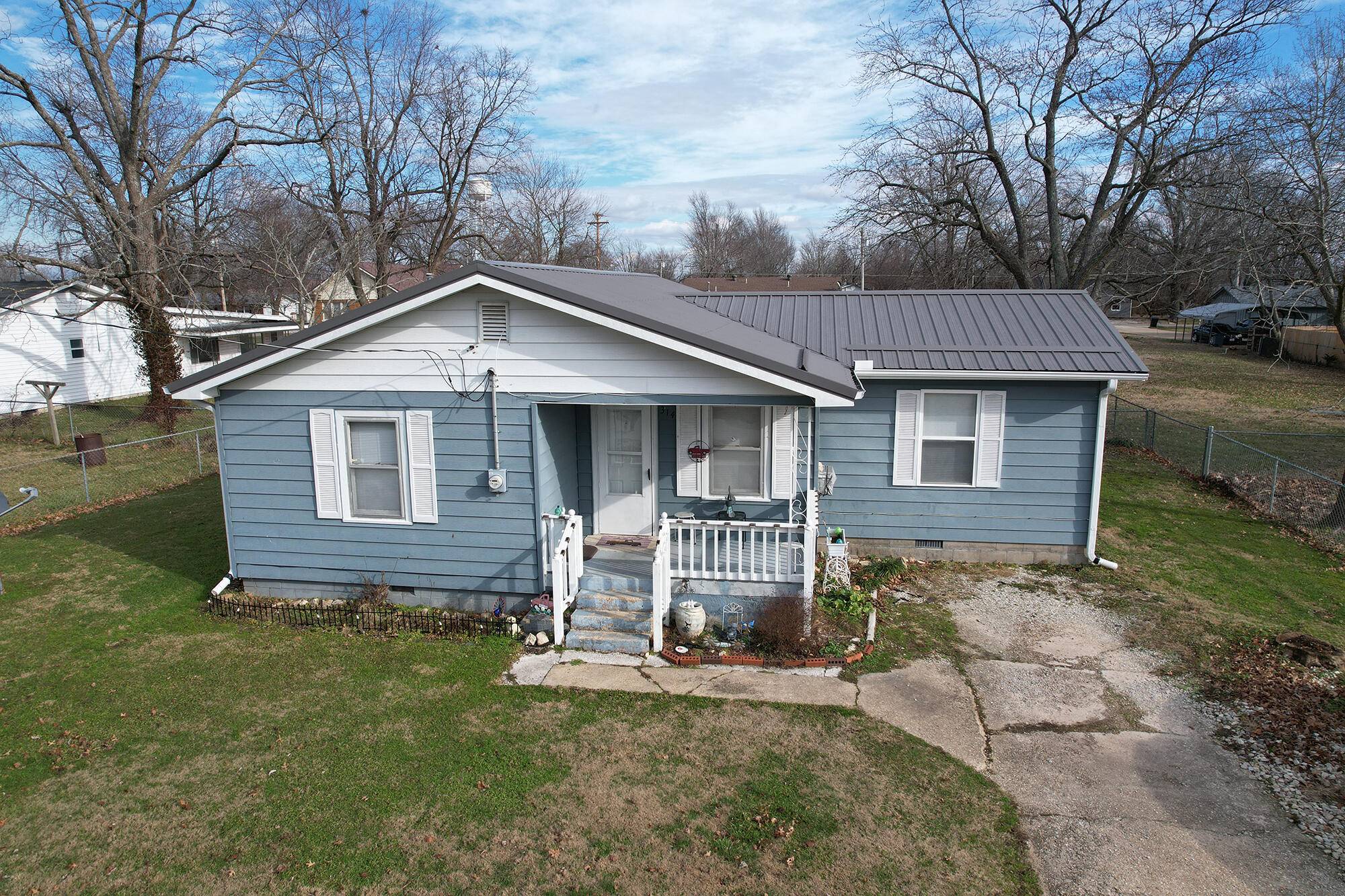 Seymour, MO 65746,314 S Peightel ST