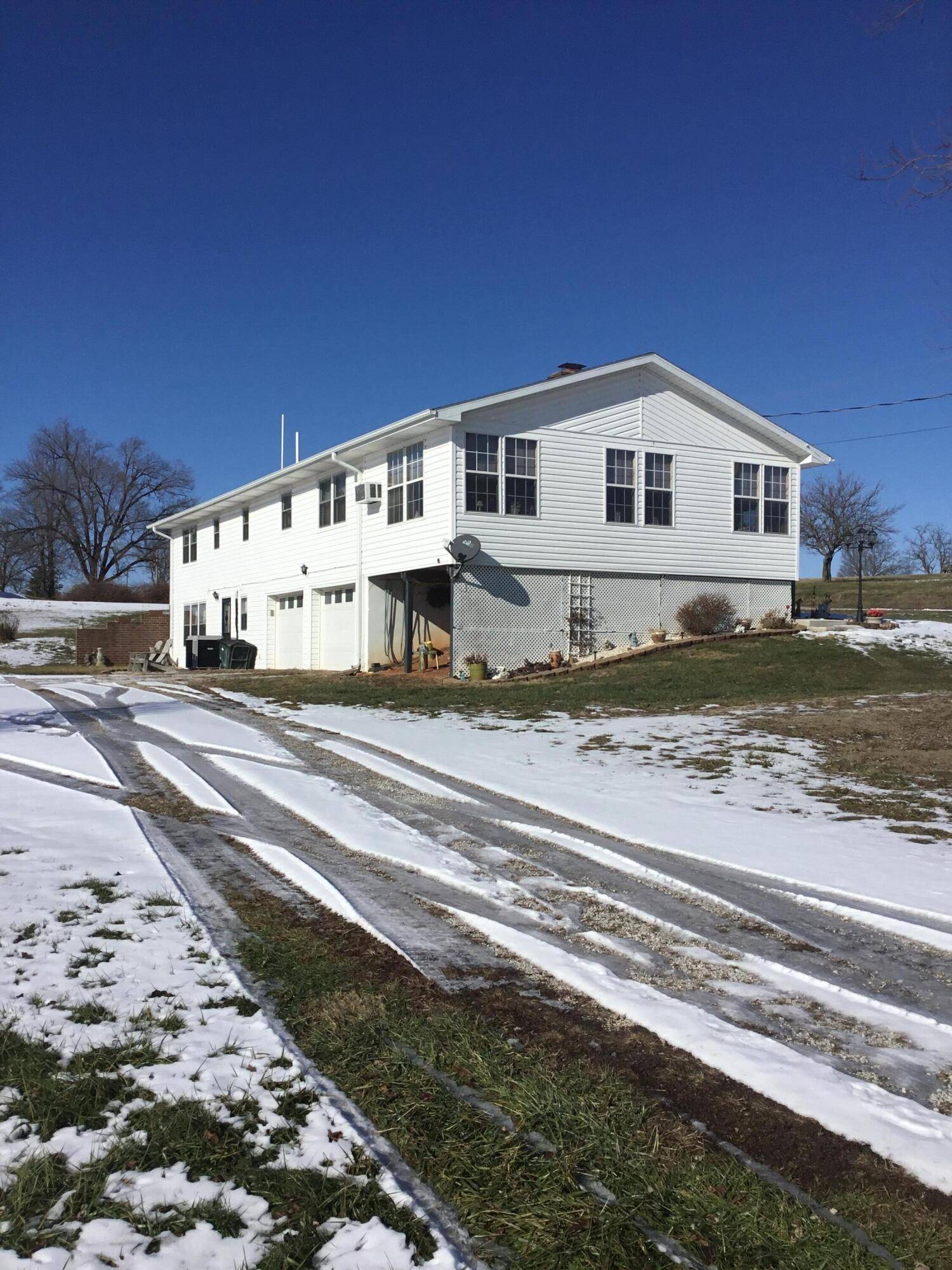 Greenfield, MO 65661,148 E Dade 92