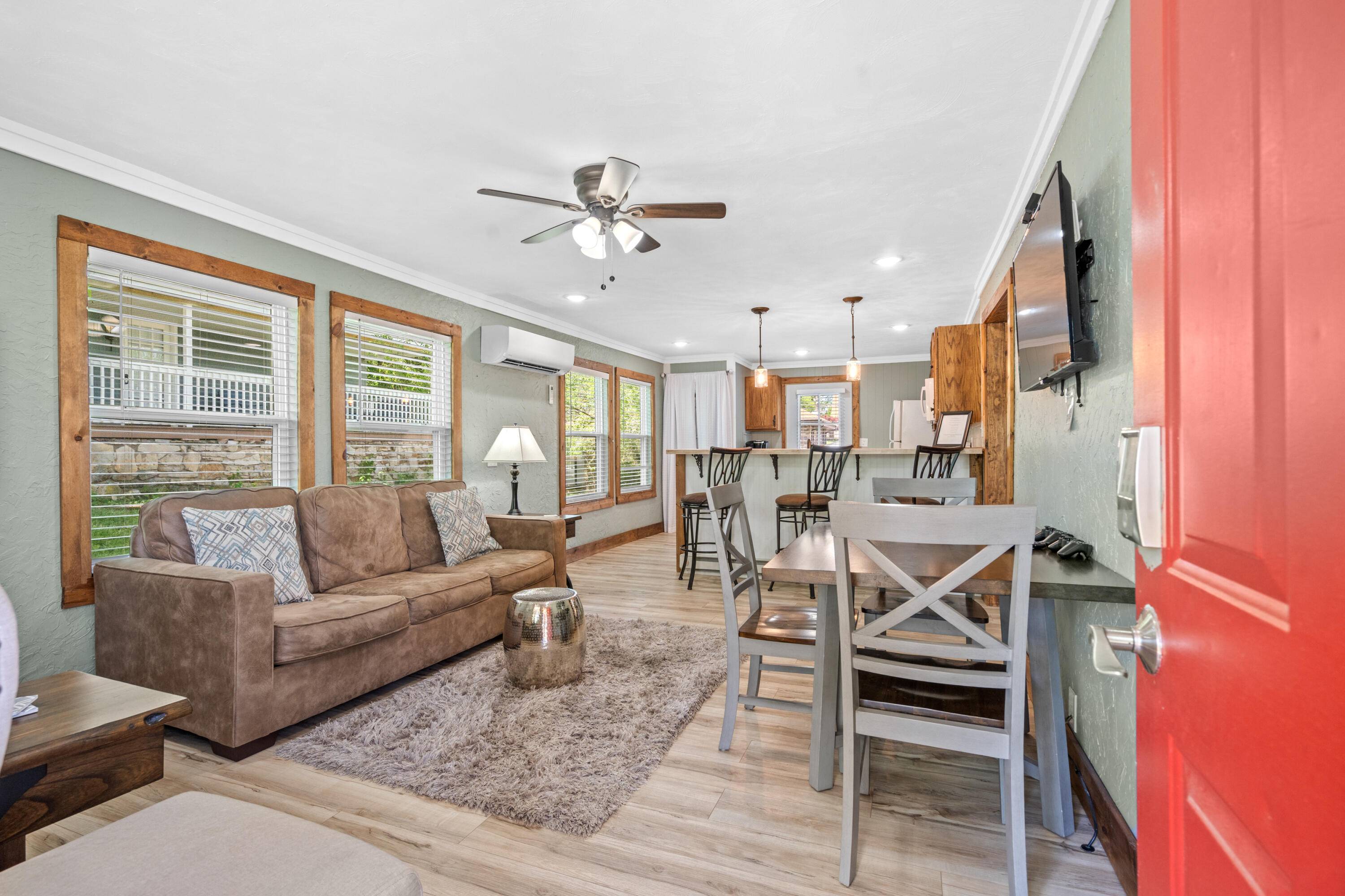 Branson, MO 65616,405 W College ST