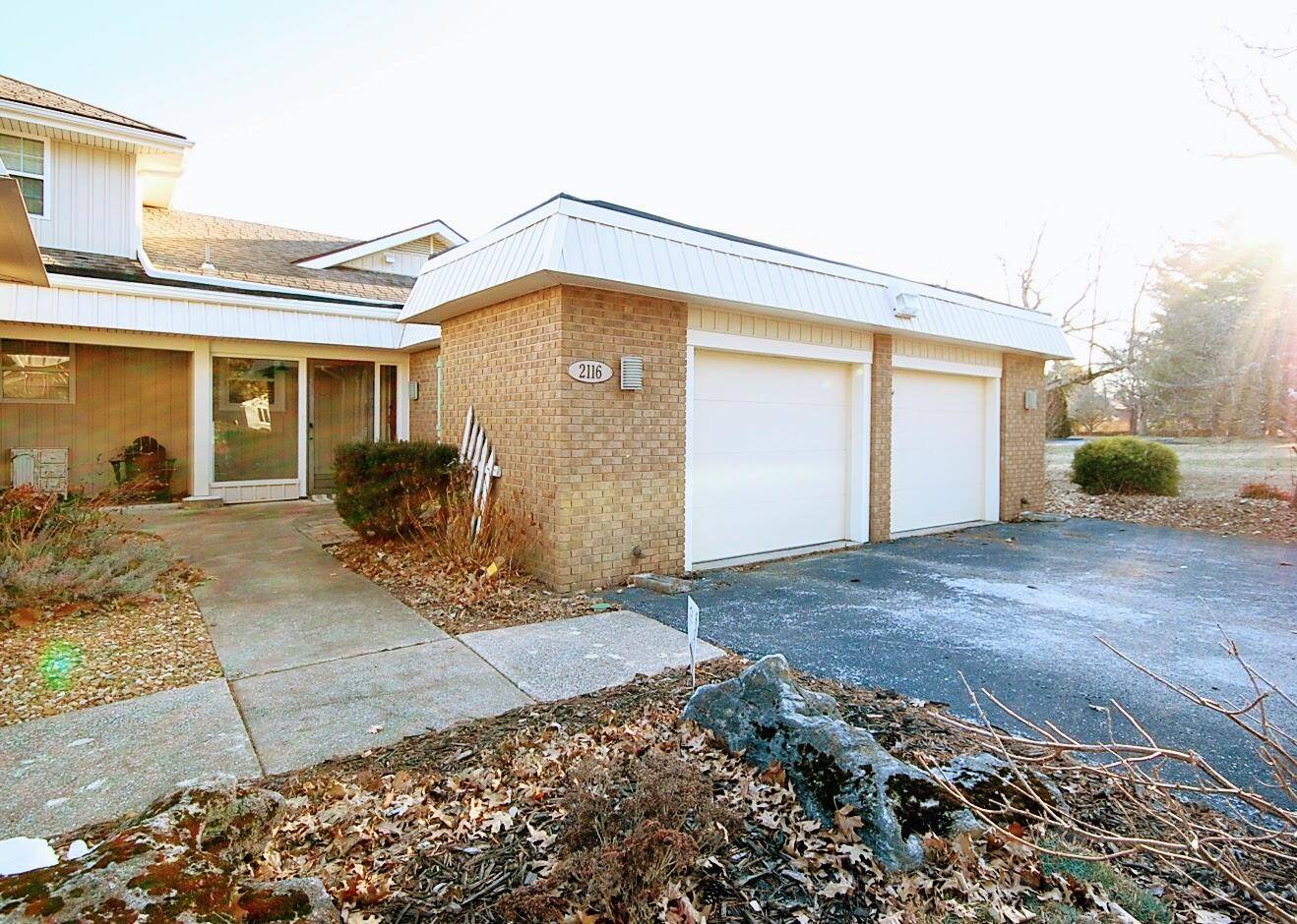 Springfield, MO 65804,2116 E Lakewood ST
