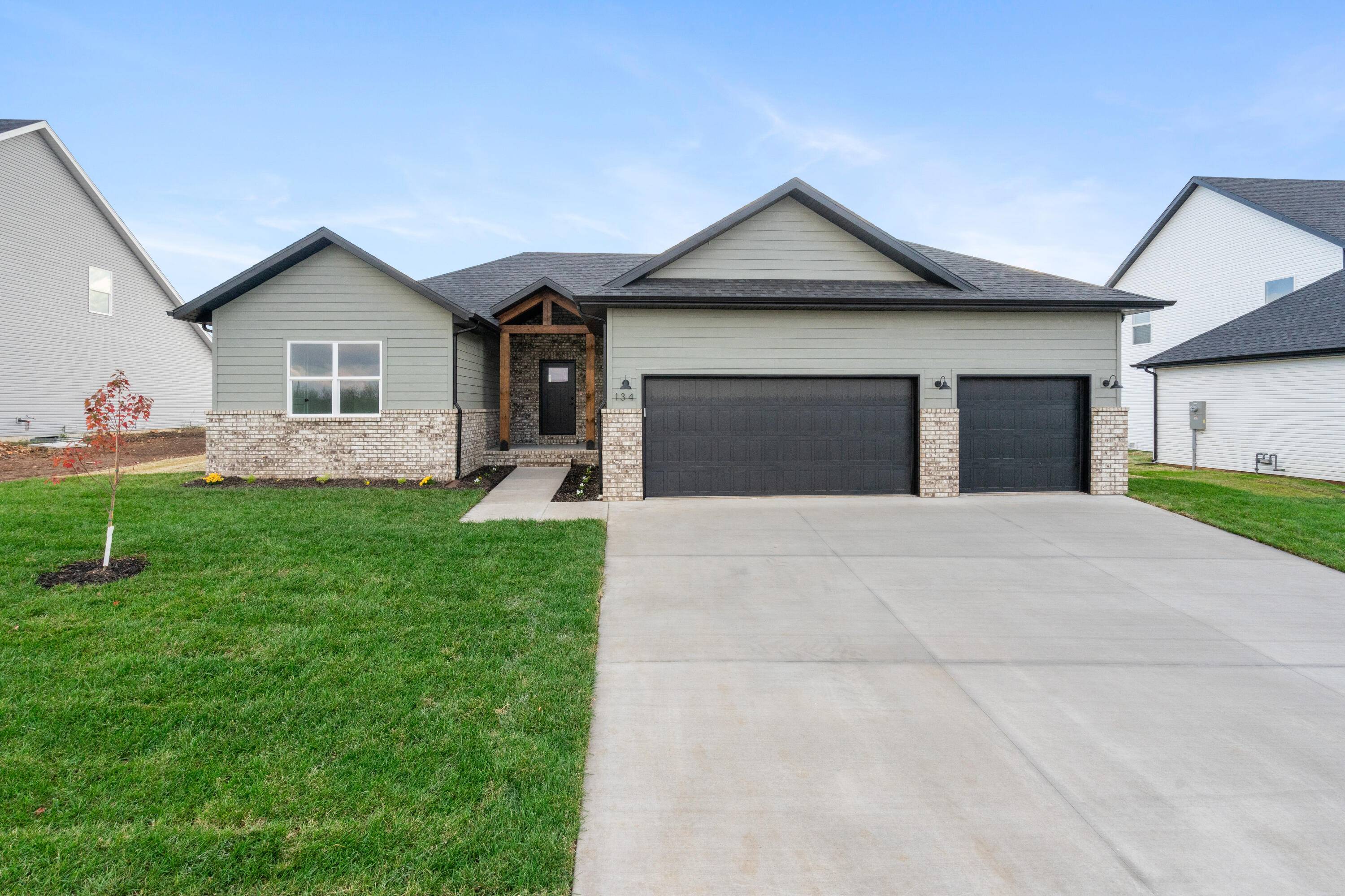 Republic, MO 65738,179 E Kelce LN