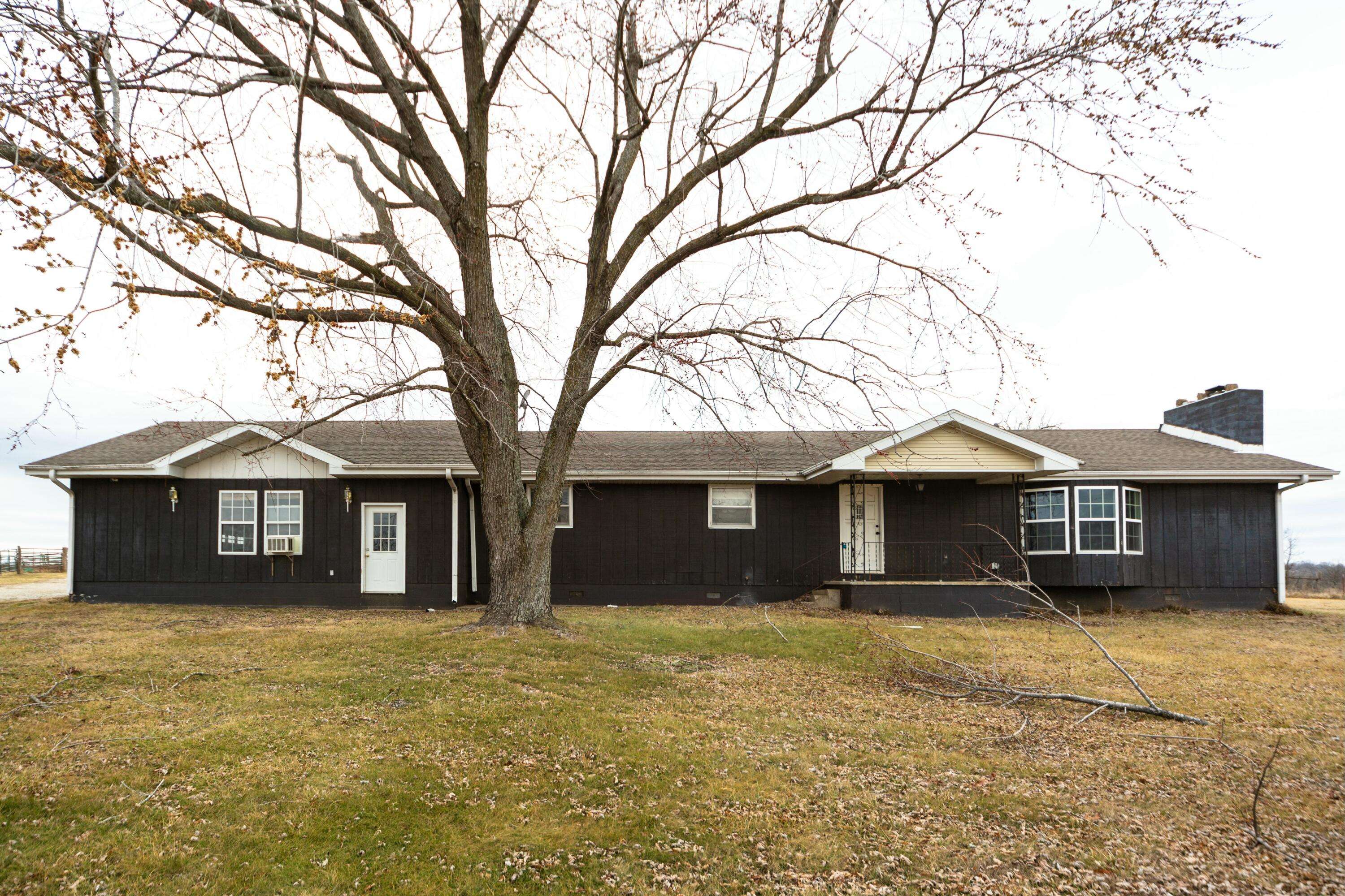 Dunnegan, MO 65640,3883 Highway O