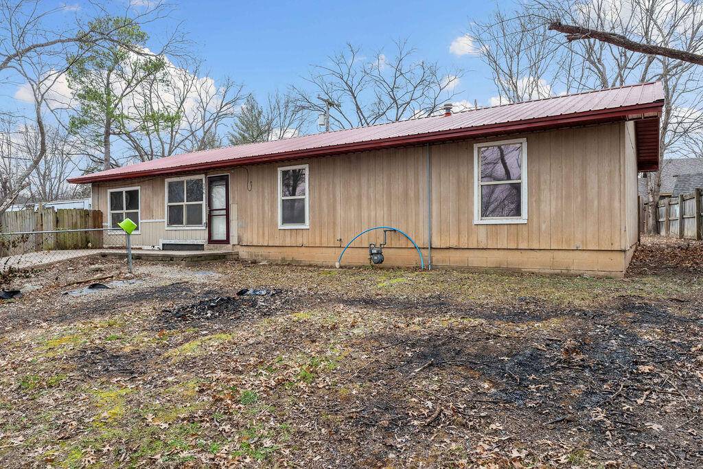 Pineville, MO 64856,206 E 1st ST