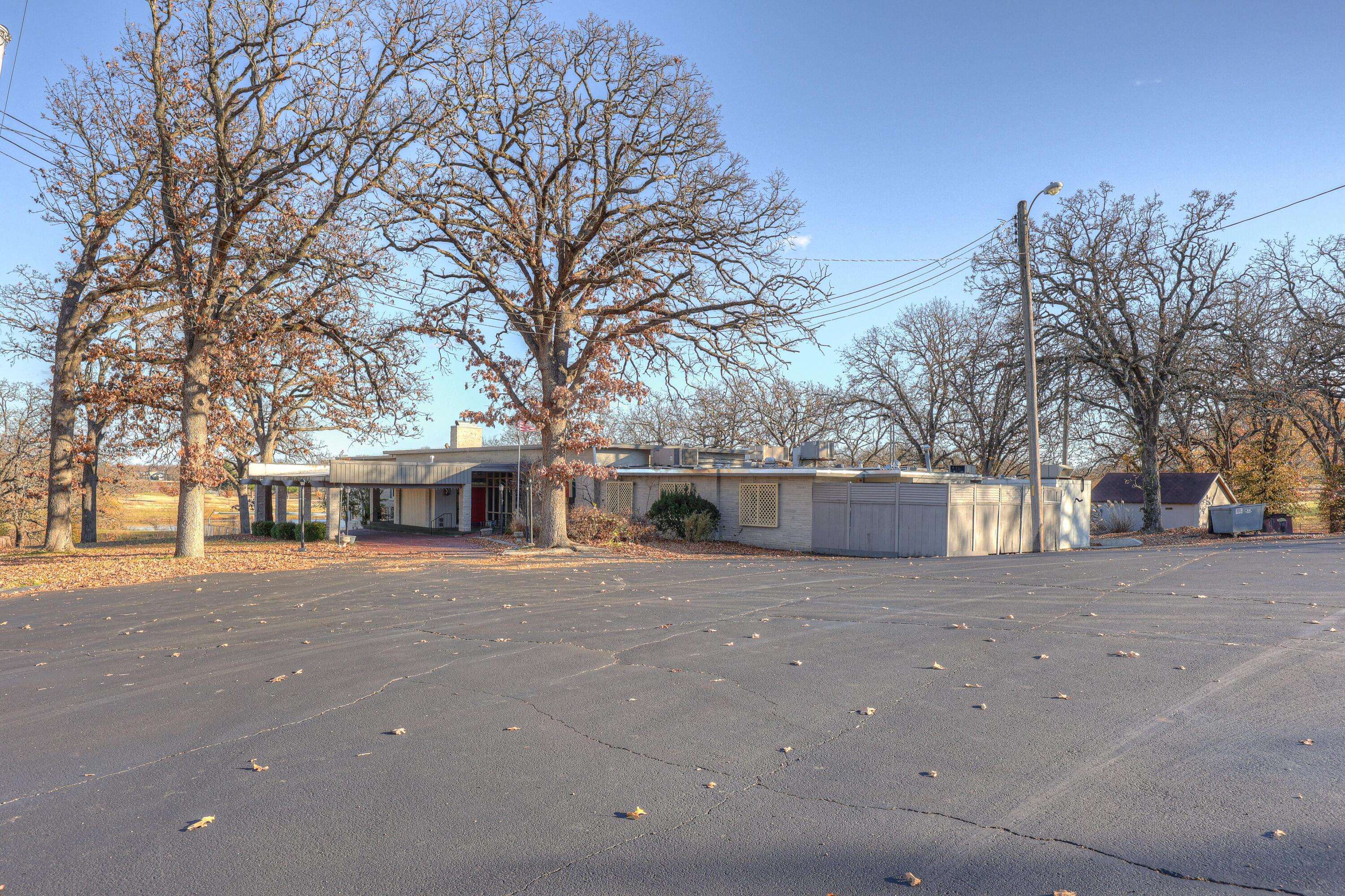 Carthage, MO 64836,988 S Country Club RD