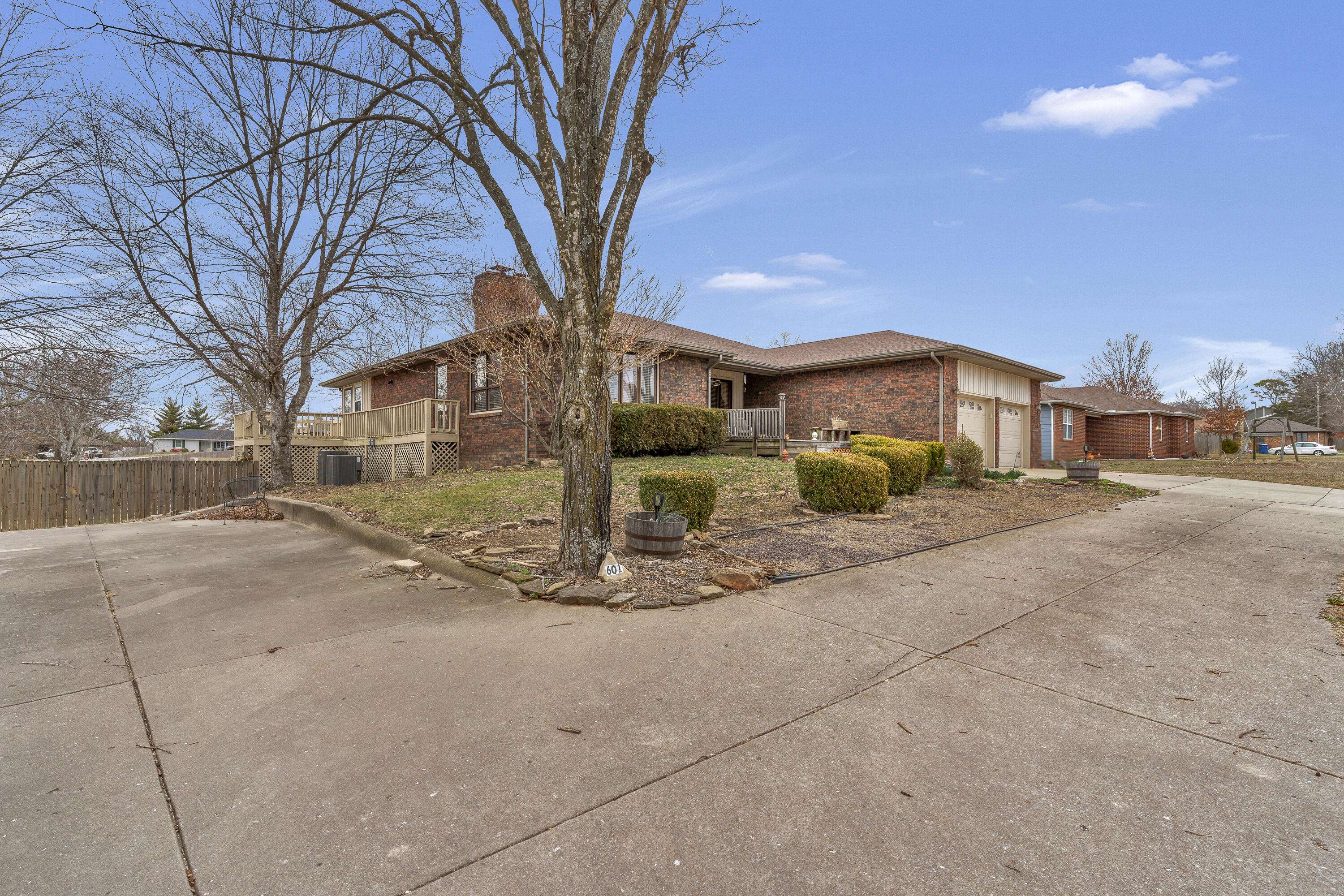 Ozark, MO 65721,601 E Mccracken RD