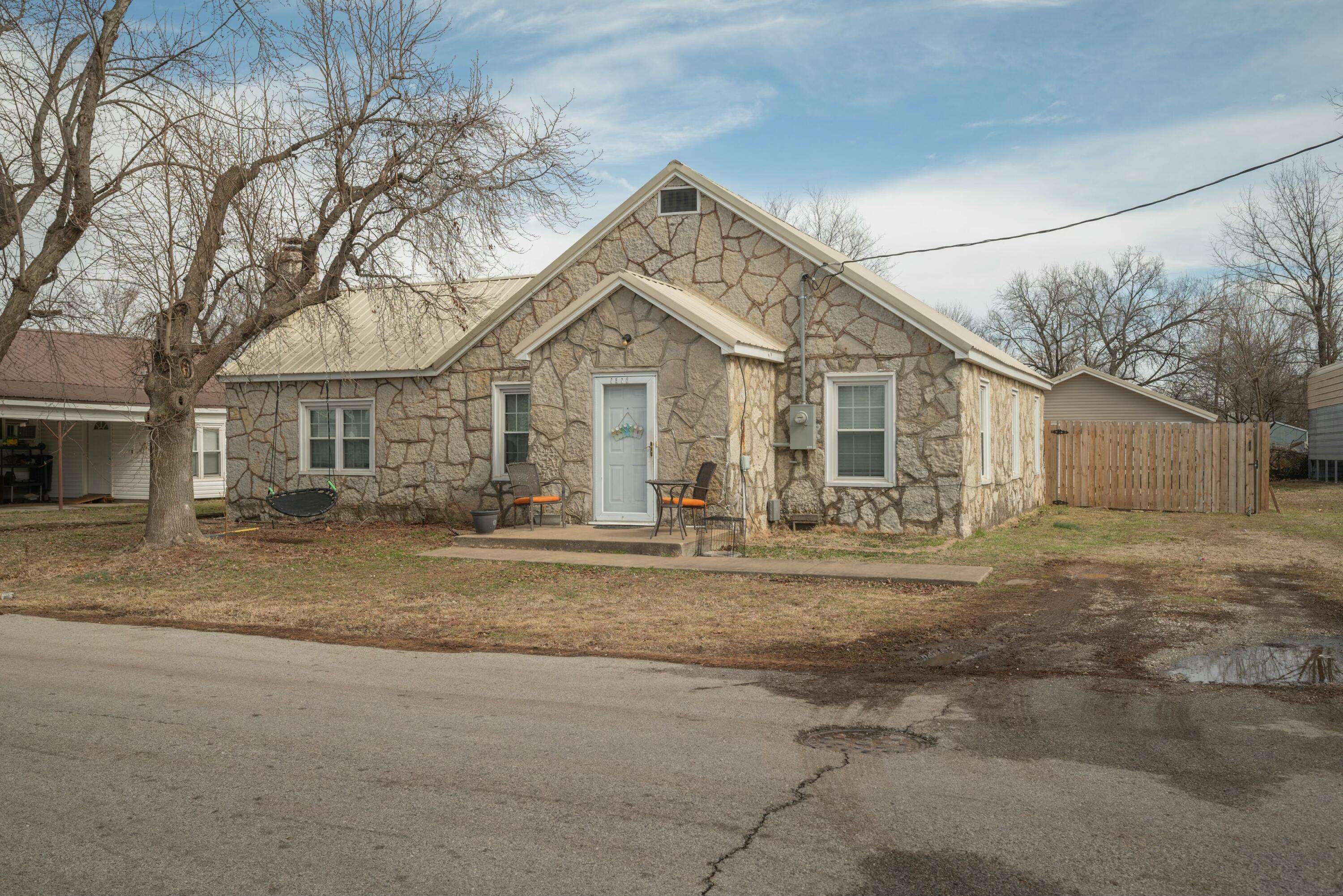Seneca, MO 64865,1615 Shawnee AVE